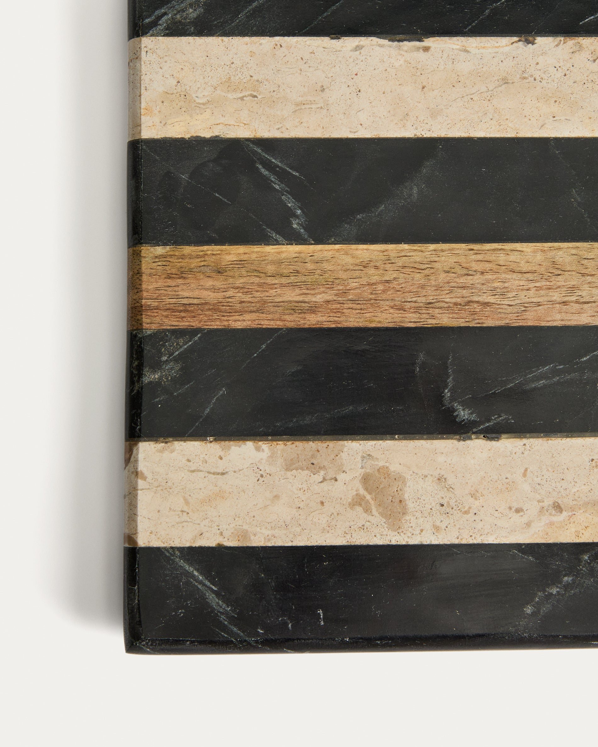 Surne serving board in black, brown and beige marble 30 x 23 cm - Detail
