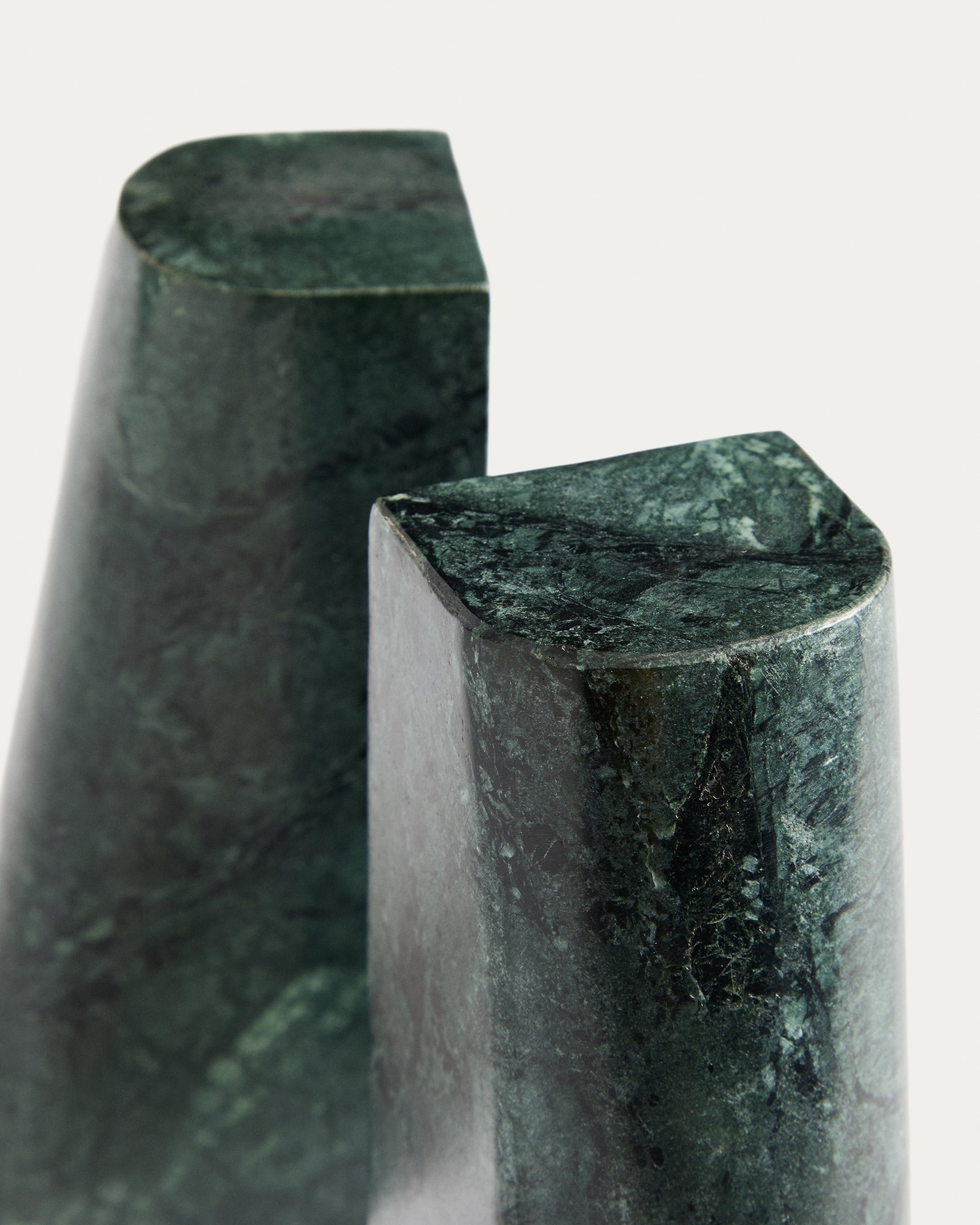 Serela bookend in green marble - Detail