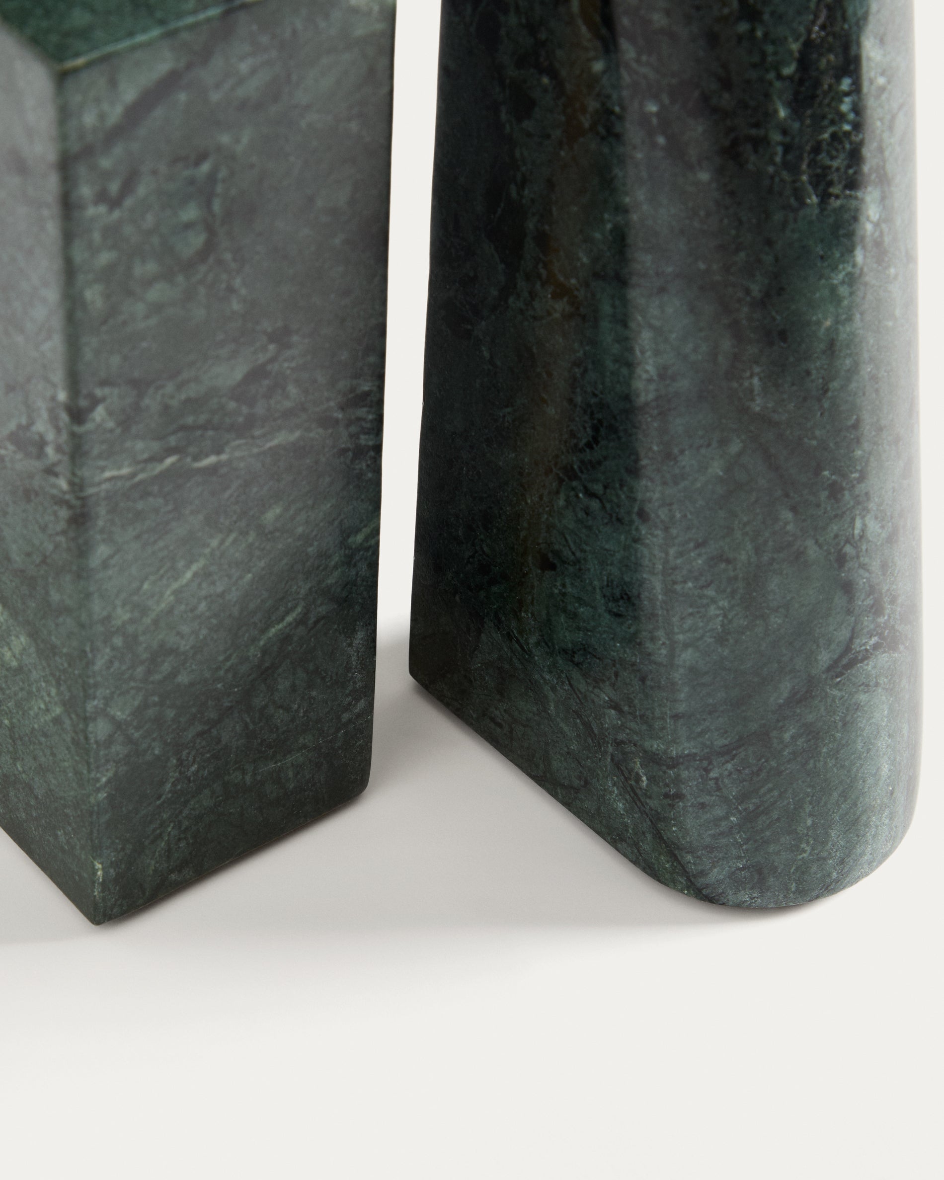 Serela bookend in green marble - Detail