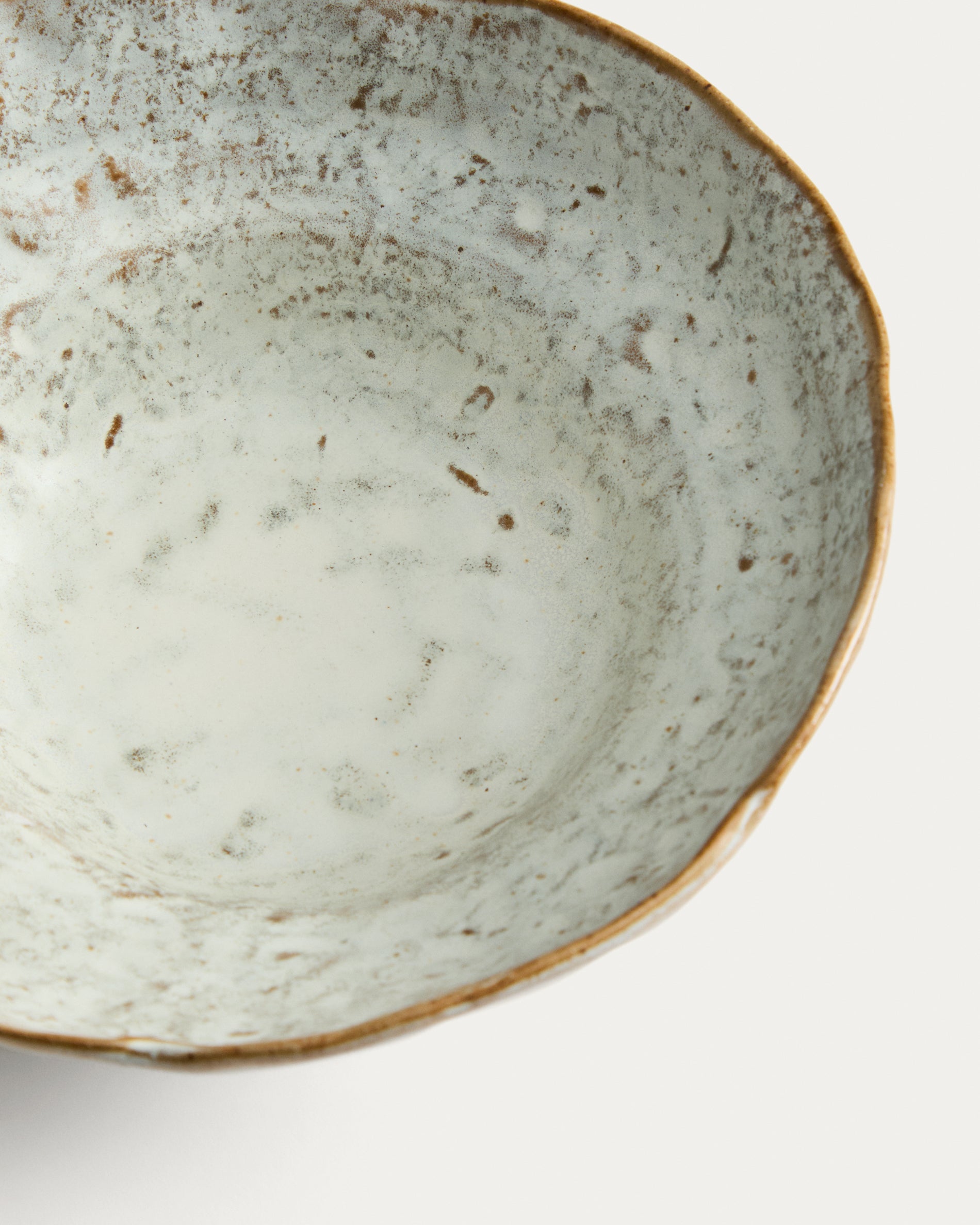 Alenia deep plate in grey ceramic - Detail