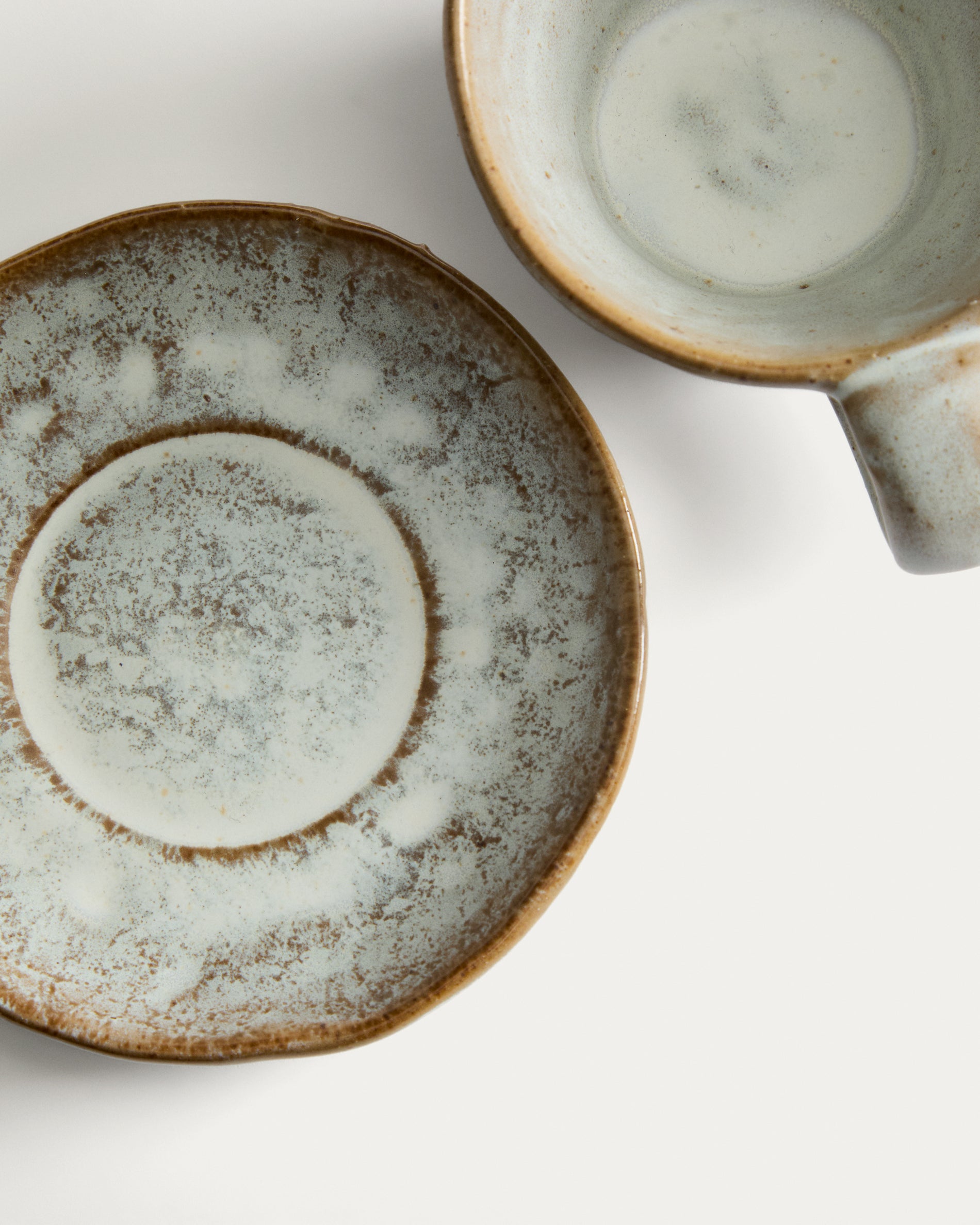 Alenia mug in grey ceramic - Detail