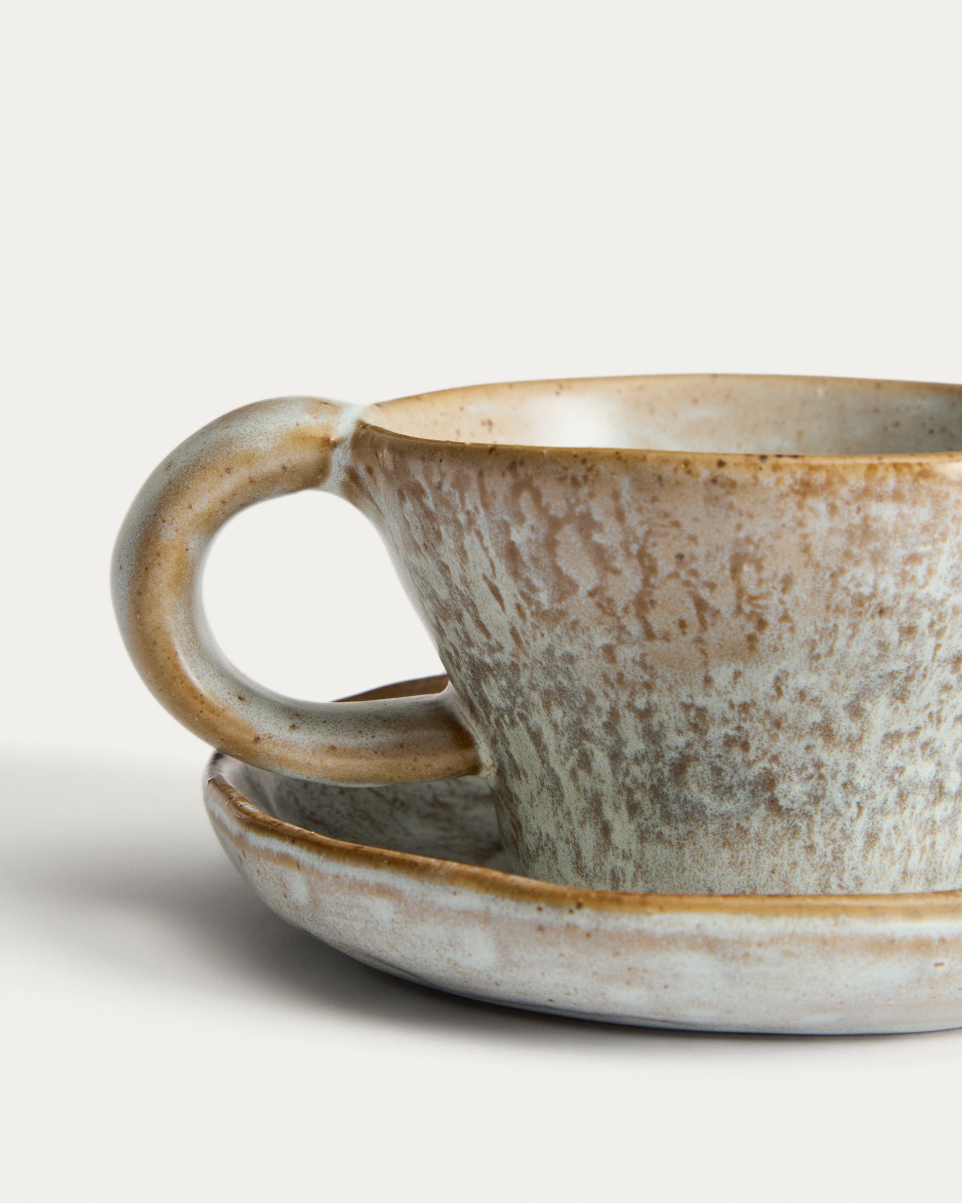 Alenia mug in grey ceramic - Detail