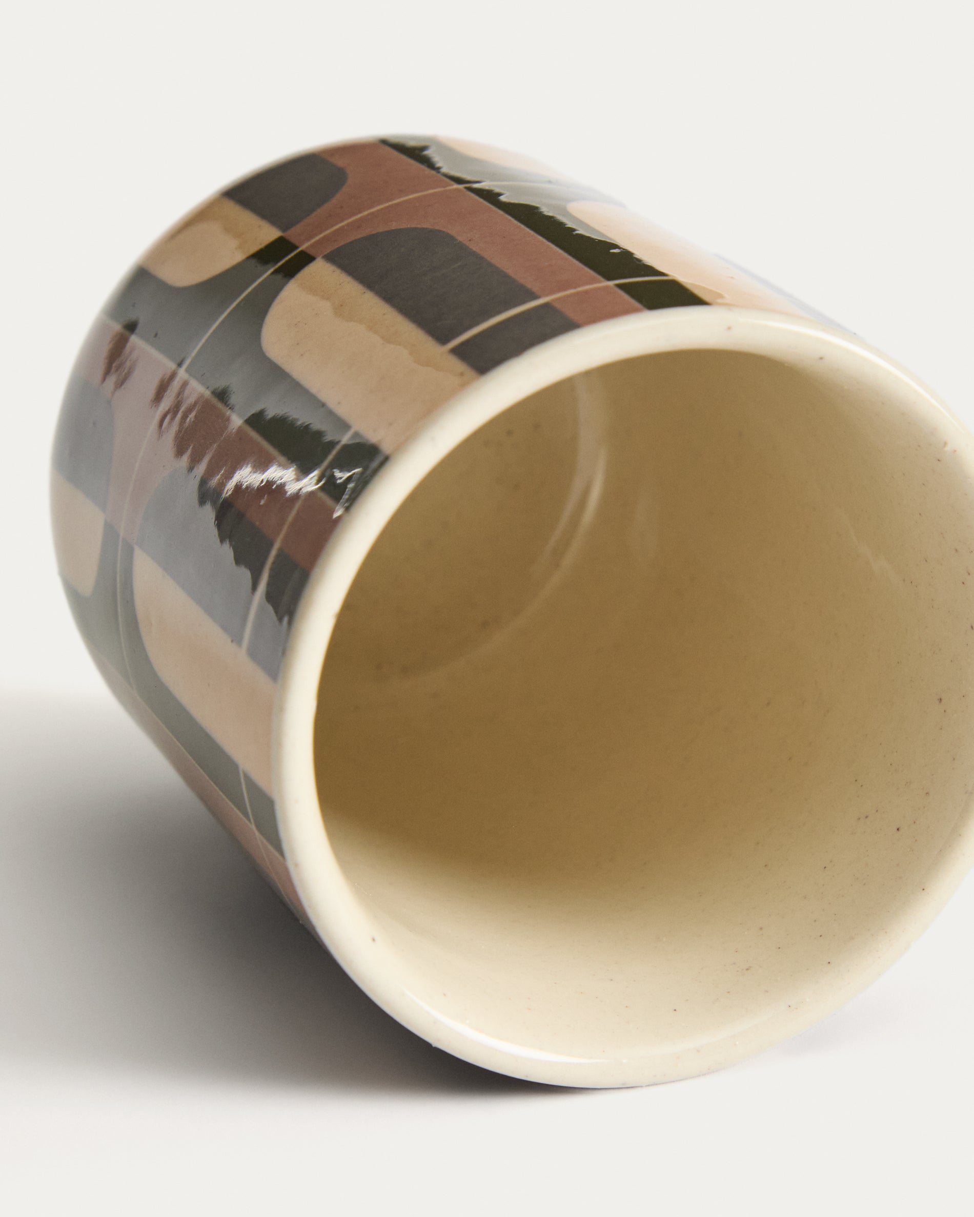 Julnet mug in brown ceramic - Detail