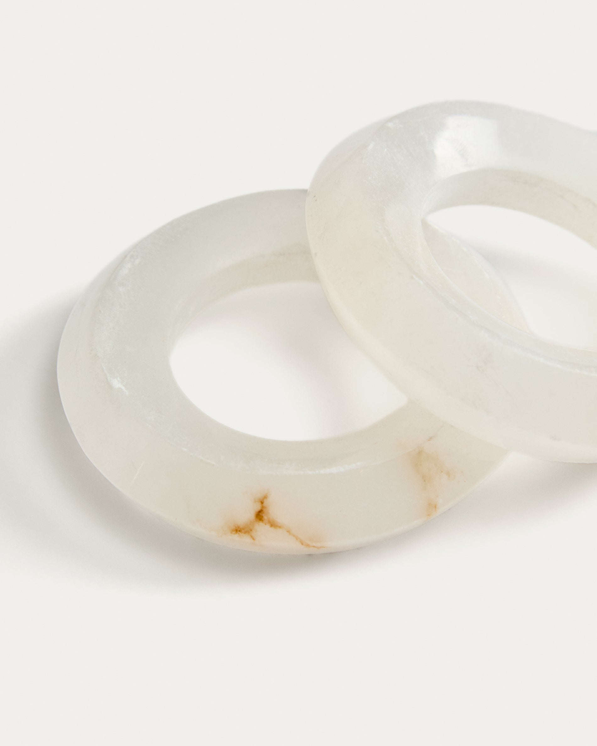 Noreli set of 2 alabaster napkin rings - Detail
