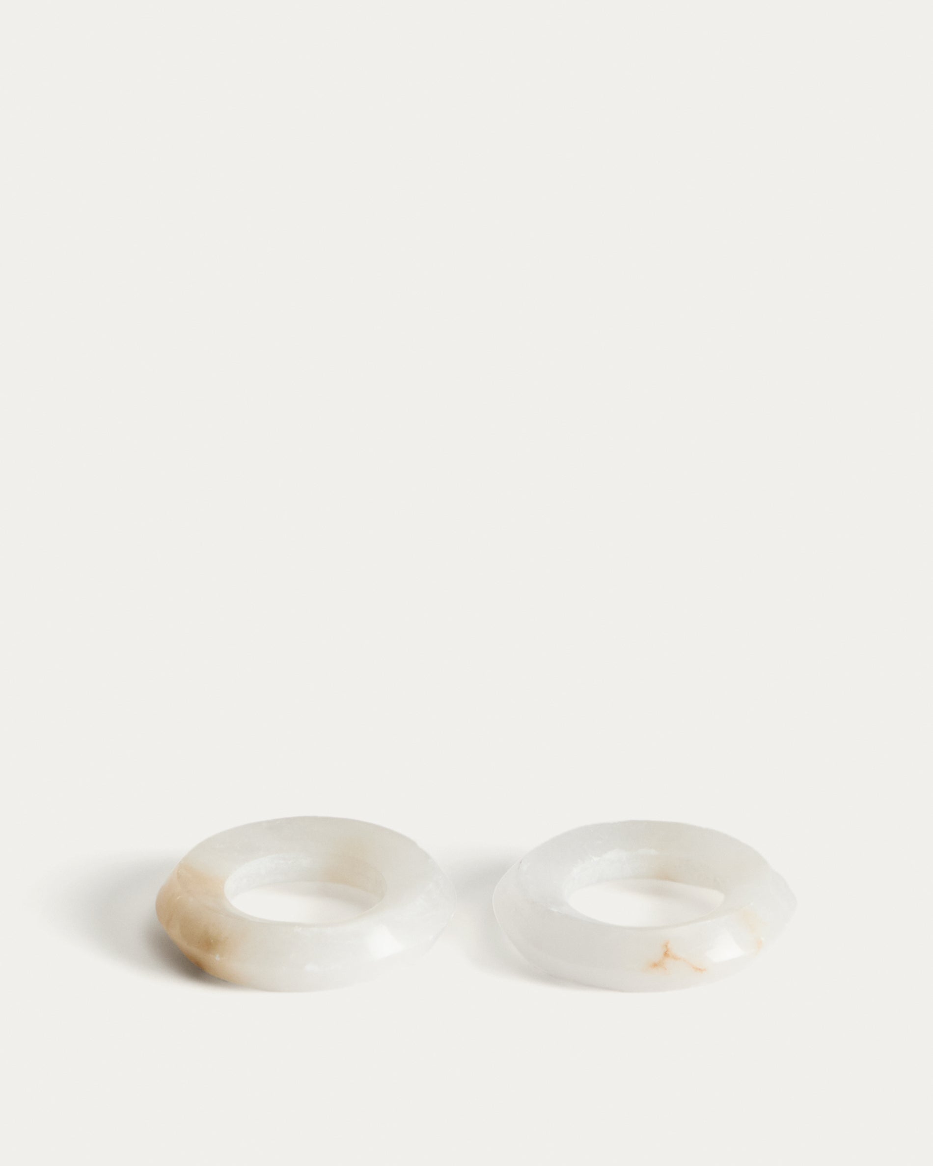 Noreli set of 2 alabaster napkin rings - Product View
