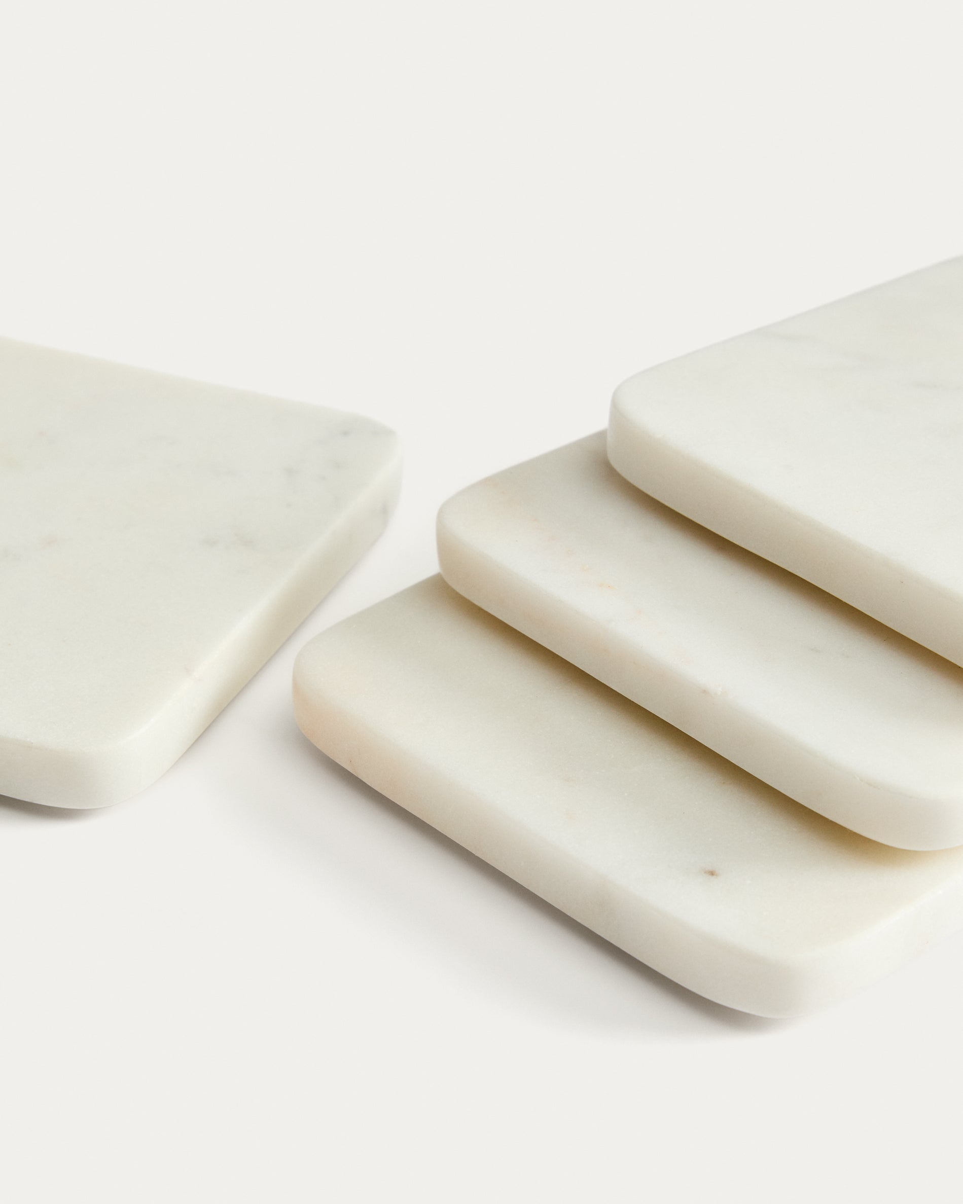 Nuvir set of 4 white marble coasters - Detail