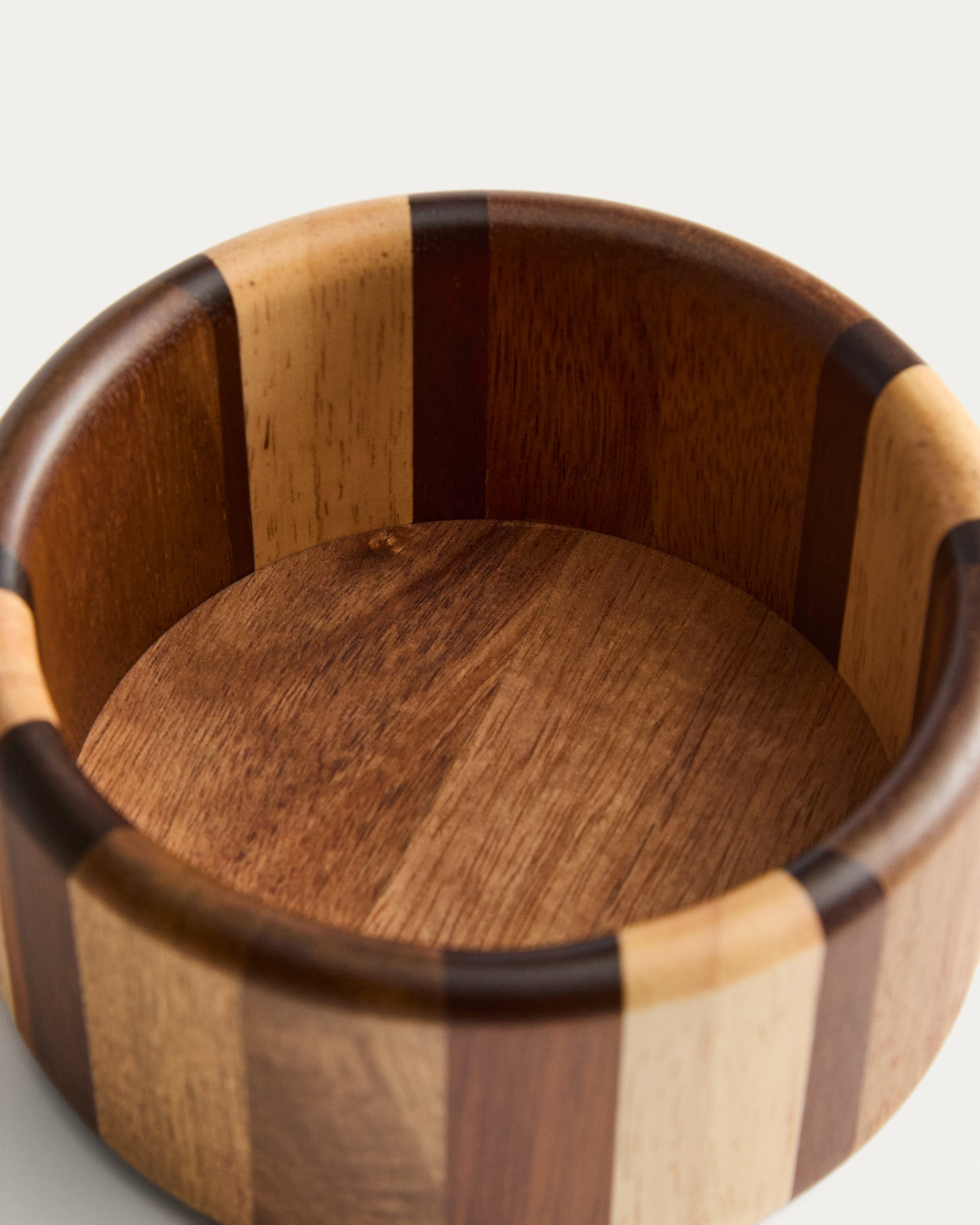 Nover bowl in acacia wood FSC 100% - Detail