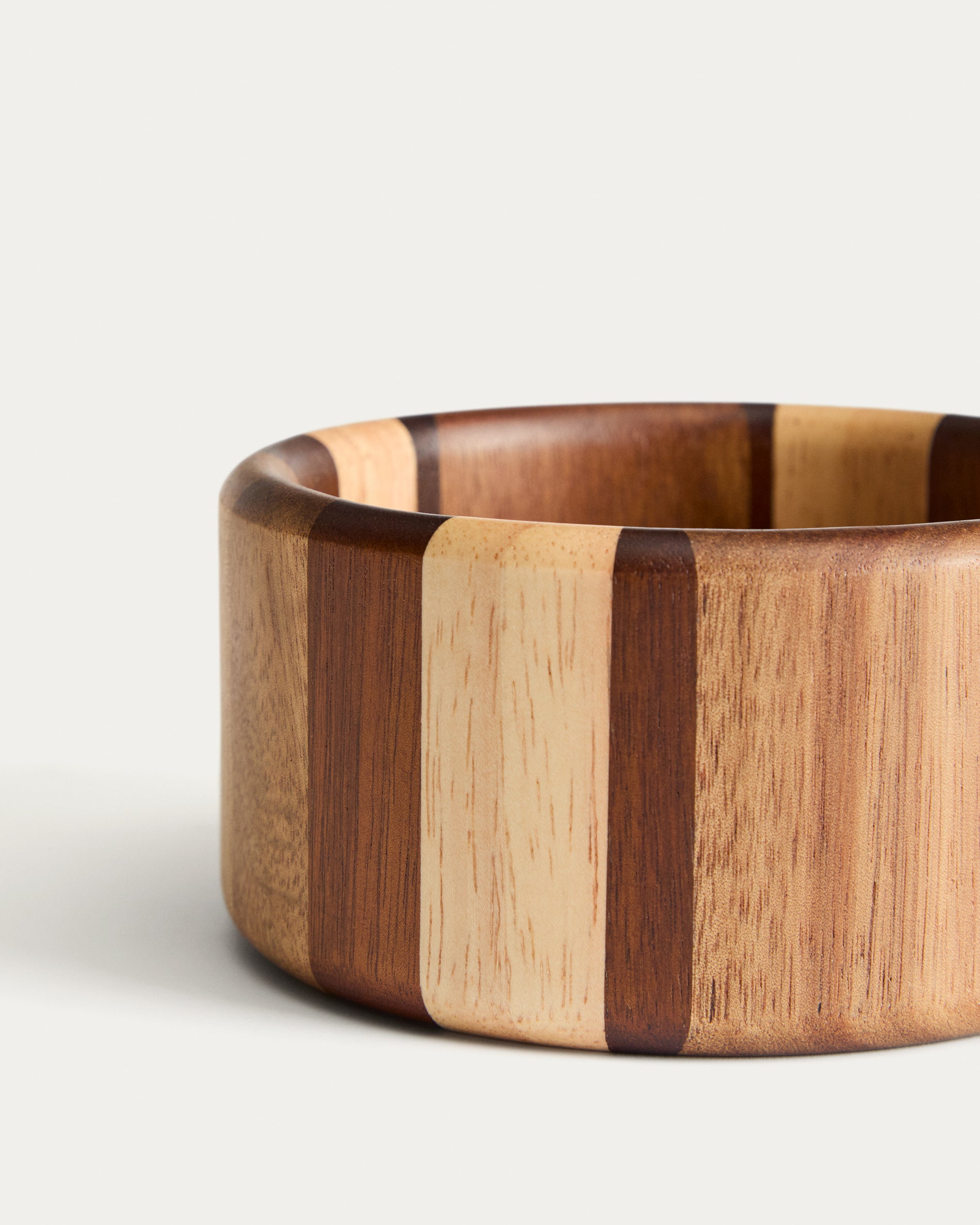 Nover bowl in acacia wood FSC 100% - Detail