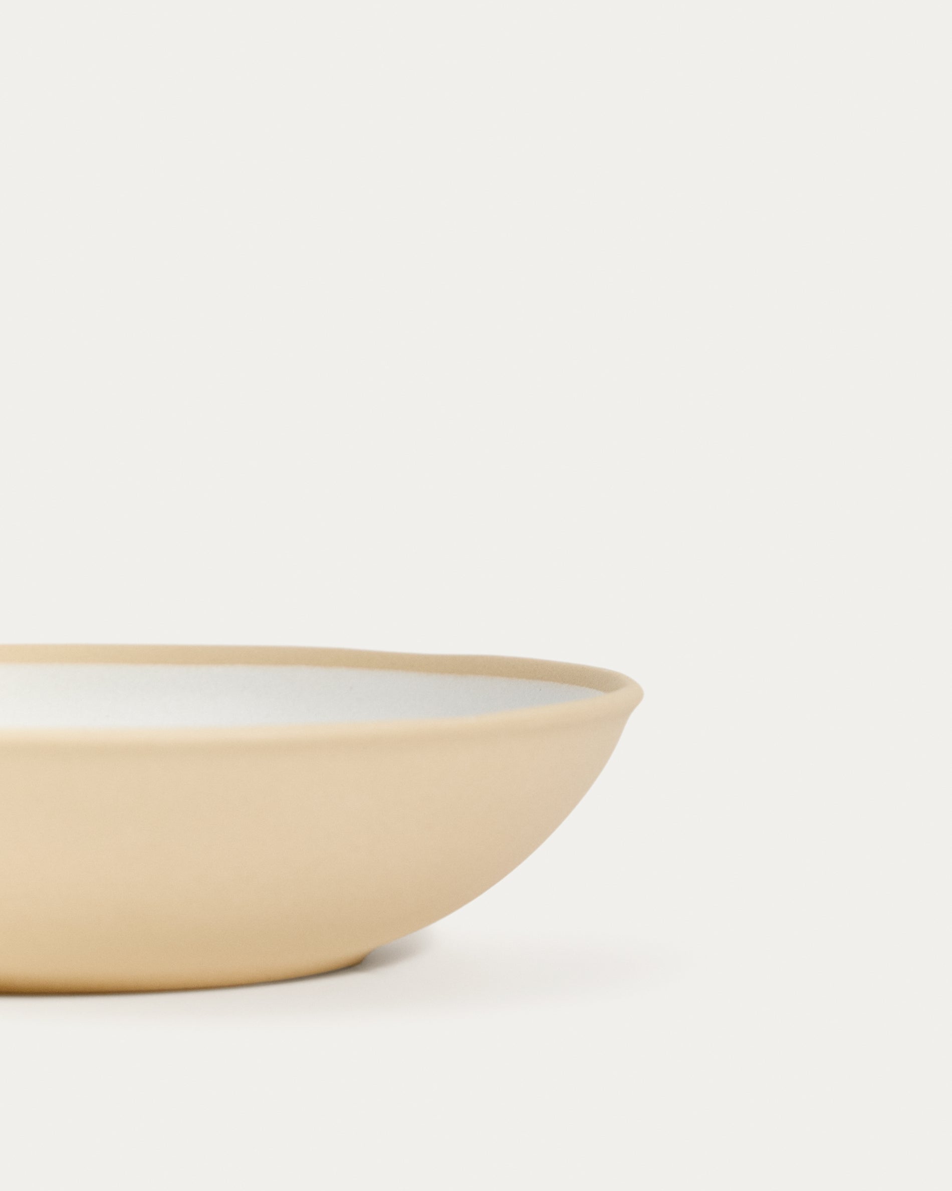 Beige Azir ceramic soup bowl - Detail