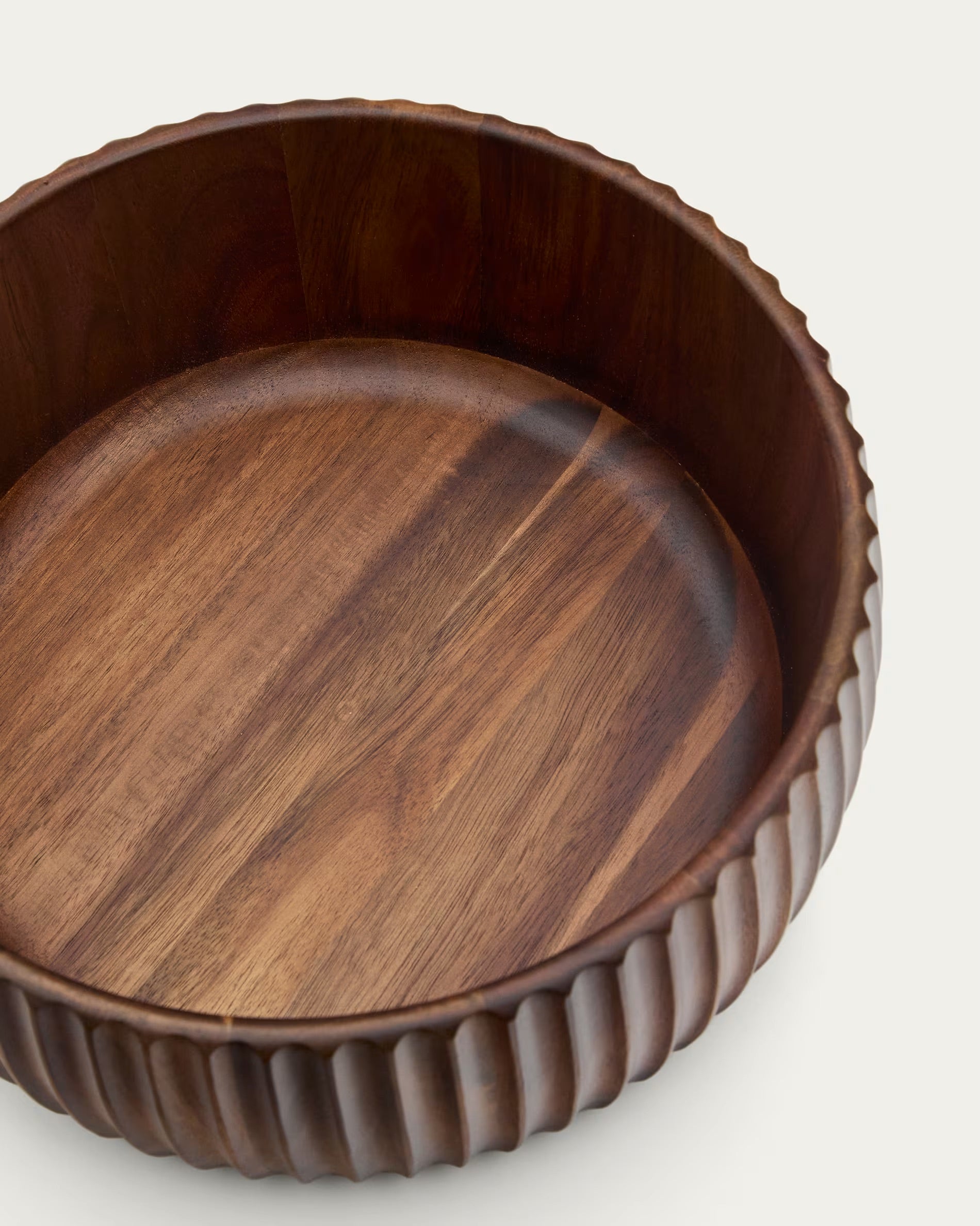 Rommu large bowl, made of 100% FSC certified acacia wood.