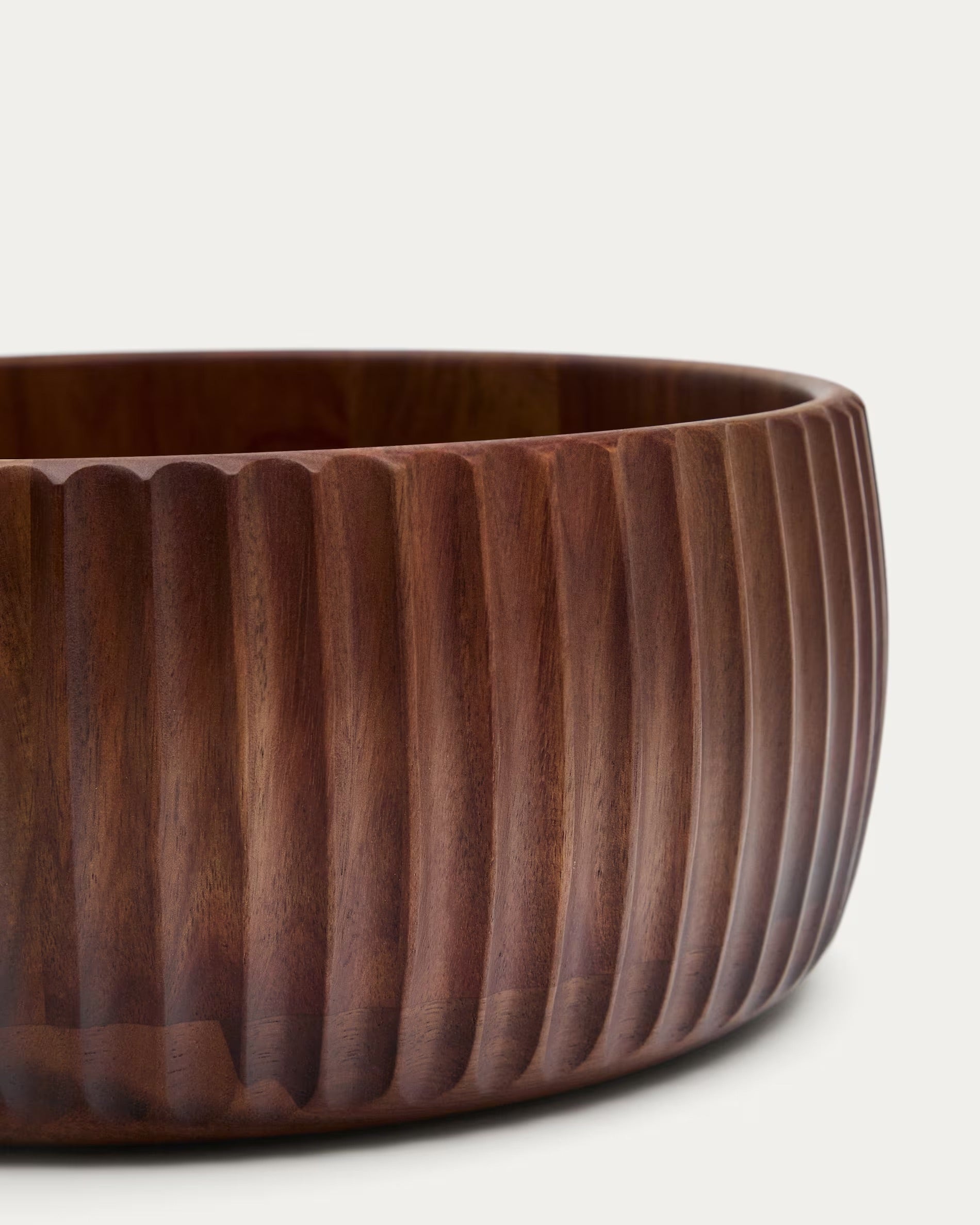 Rommu large bowl, made of 100% FSC certified acacia wood.