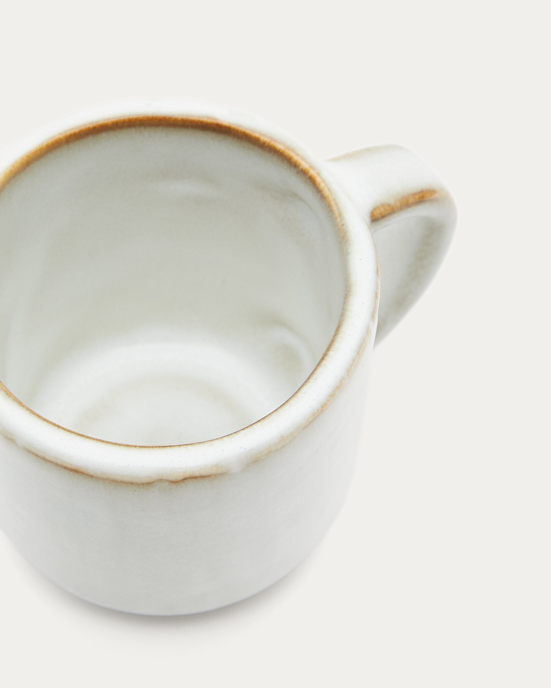 Serni white ceramic cup