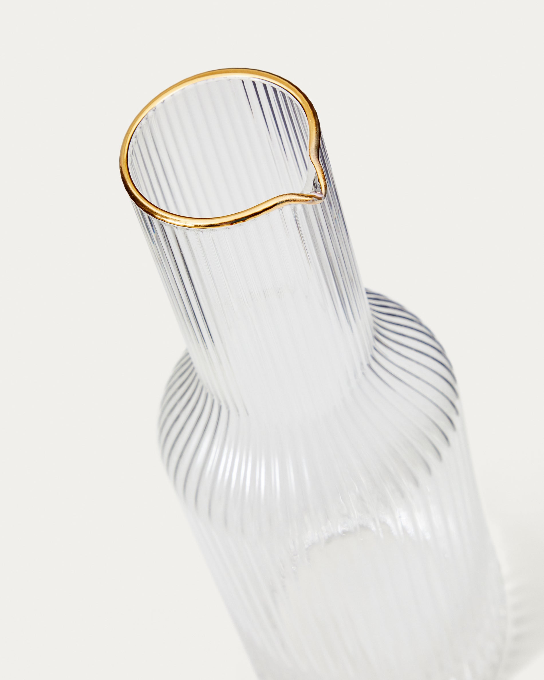 Ayan transparent glass jug, 115 cl - Detail