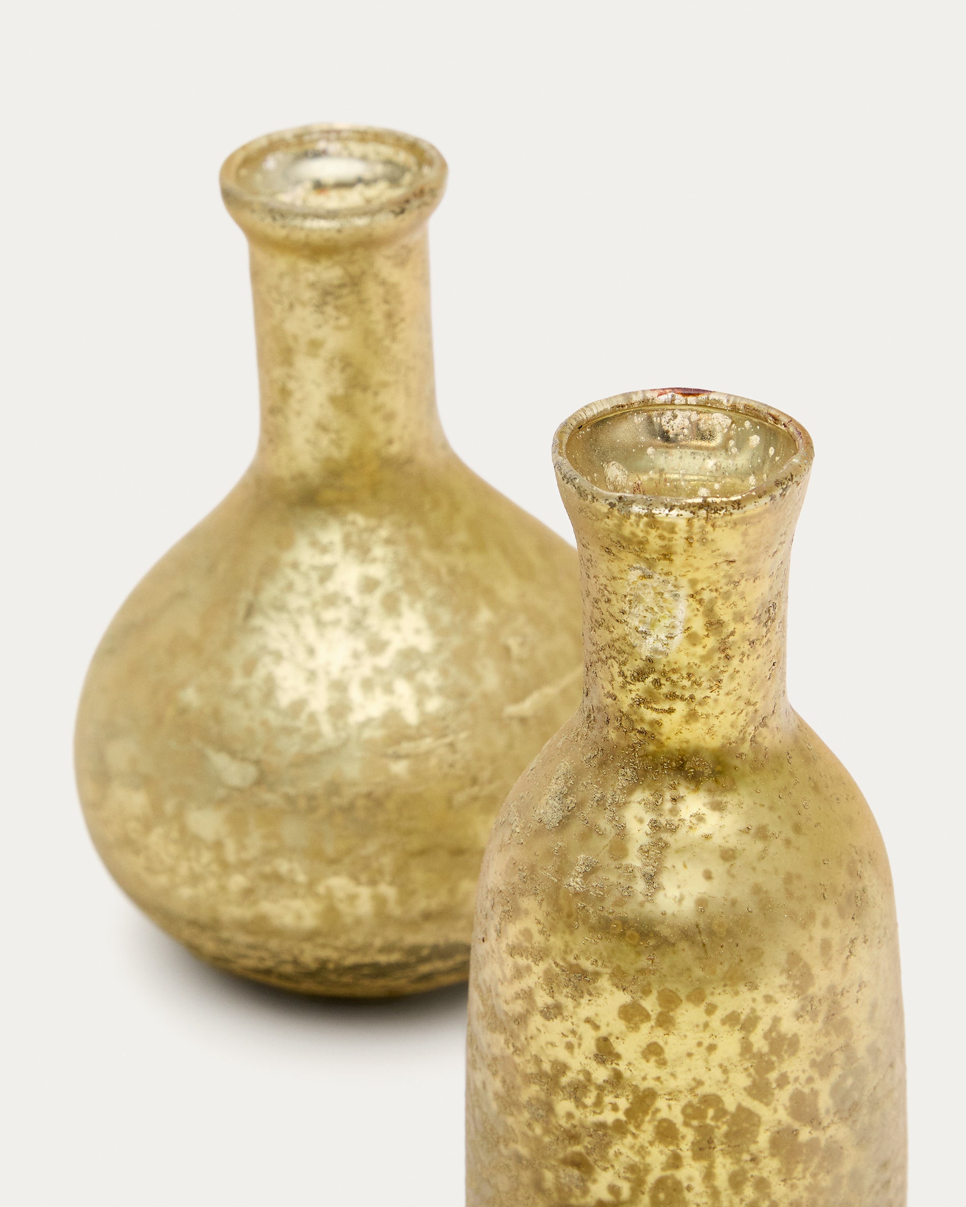 Deila set of 2 gold, recycled-glass vases, 10 cm - Detail