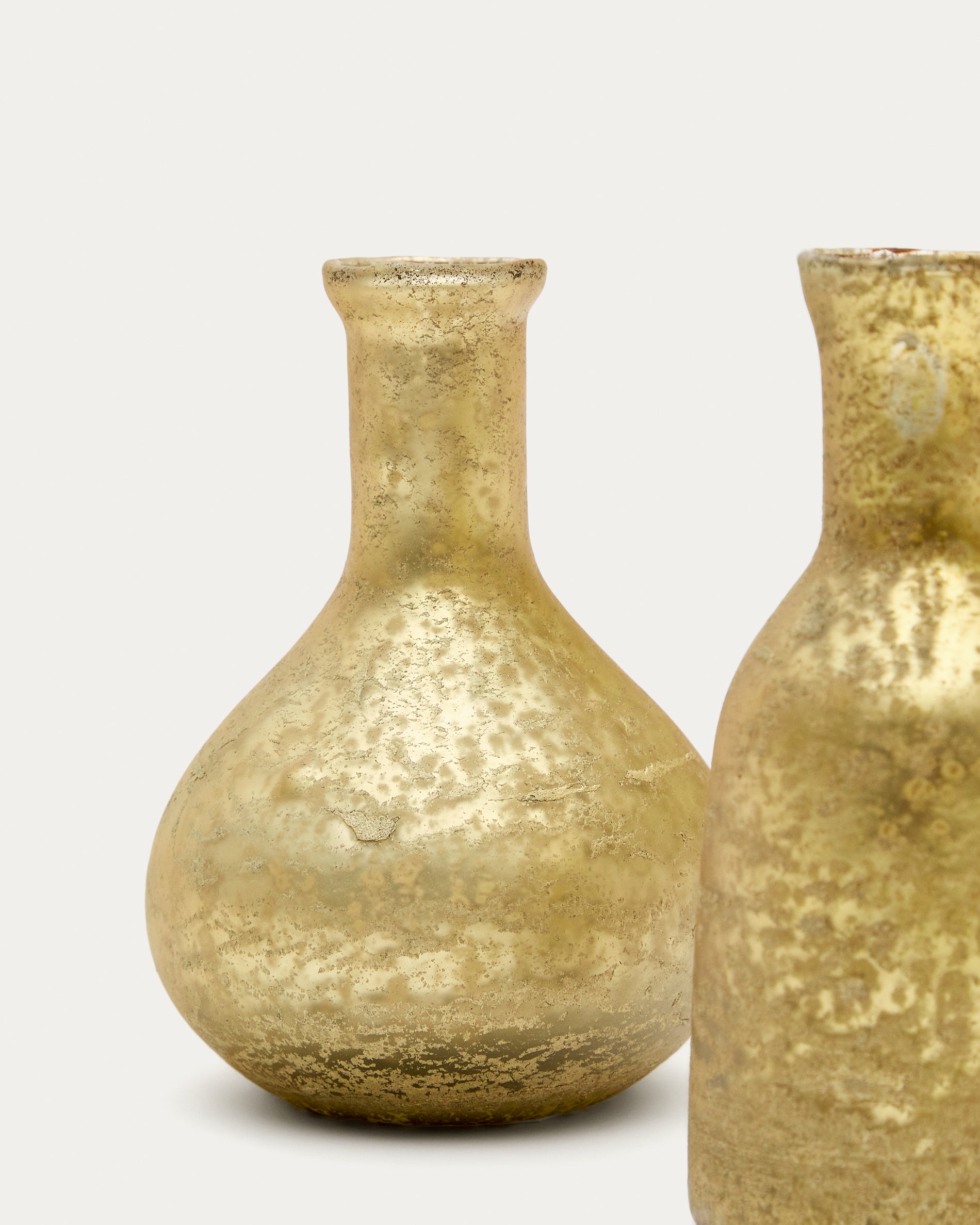 Deila set of 2 gold, recycled-glass vases, 10 cm - Detail
