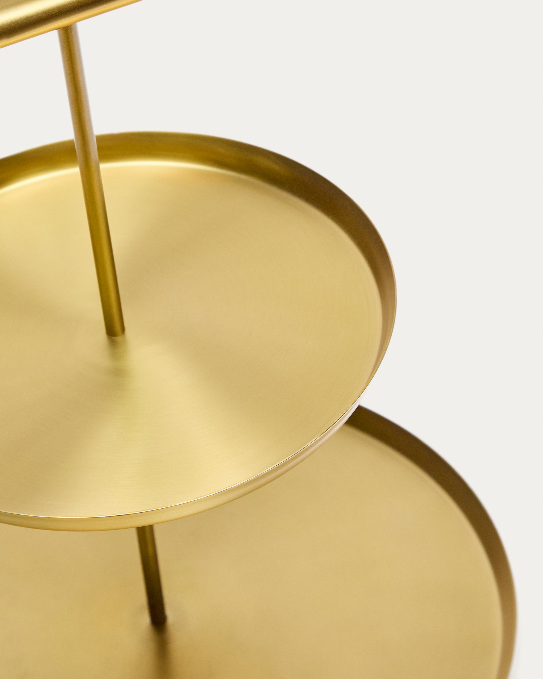 Aruc 2-layered tray made of gold-coloured stainless steel - Detail