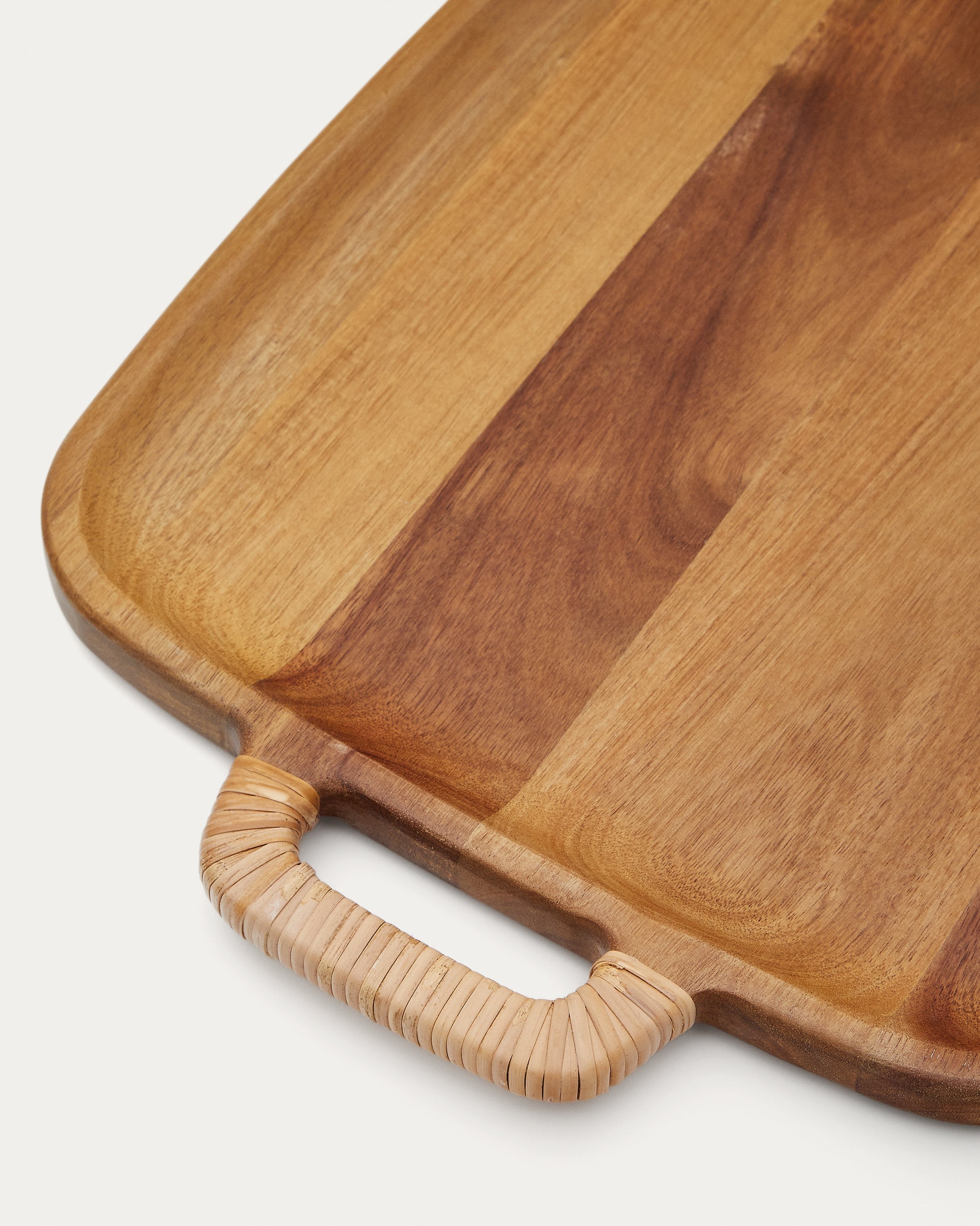 Sardis large serving board made from FSC 100% acacia wood and rattan - Detail