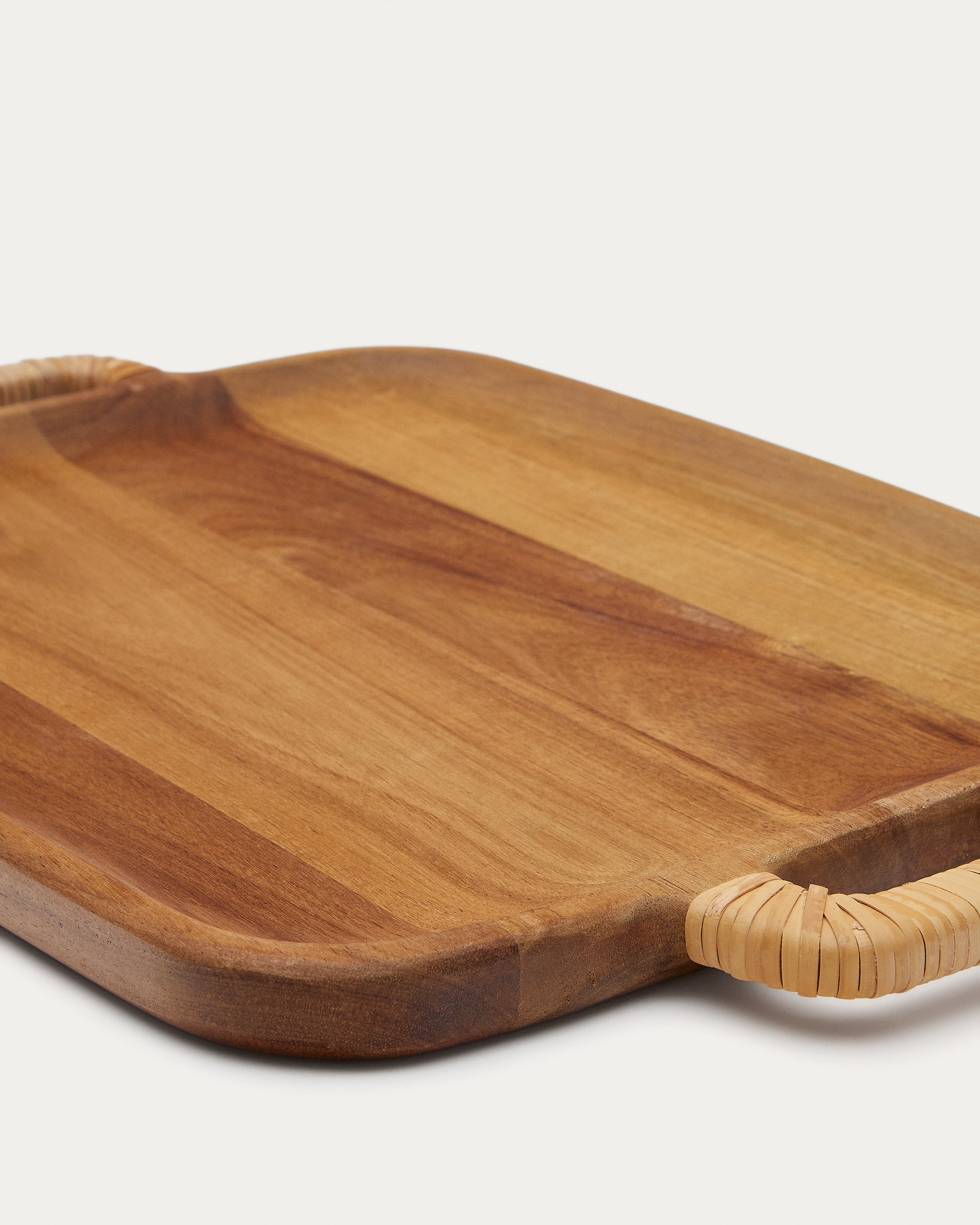 Sardis large serving board made from FSC 100% acacia wood and rattan - Detail