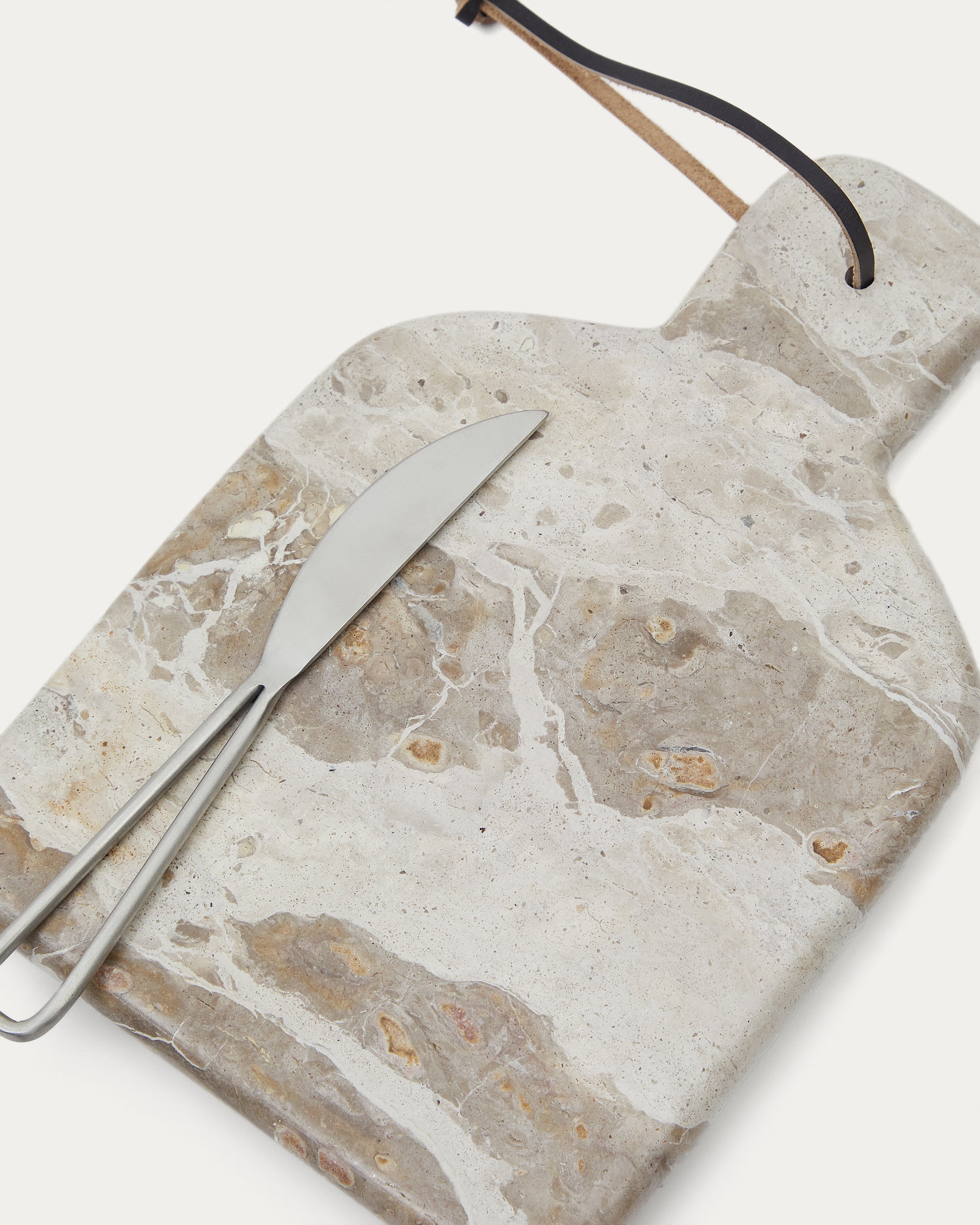 Suka small cutting board and beige marble knife set - Detail