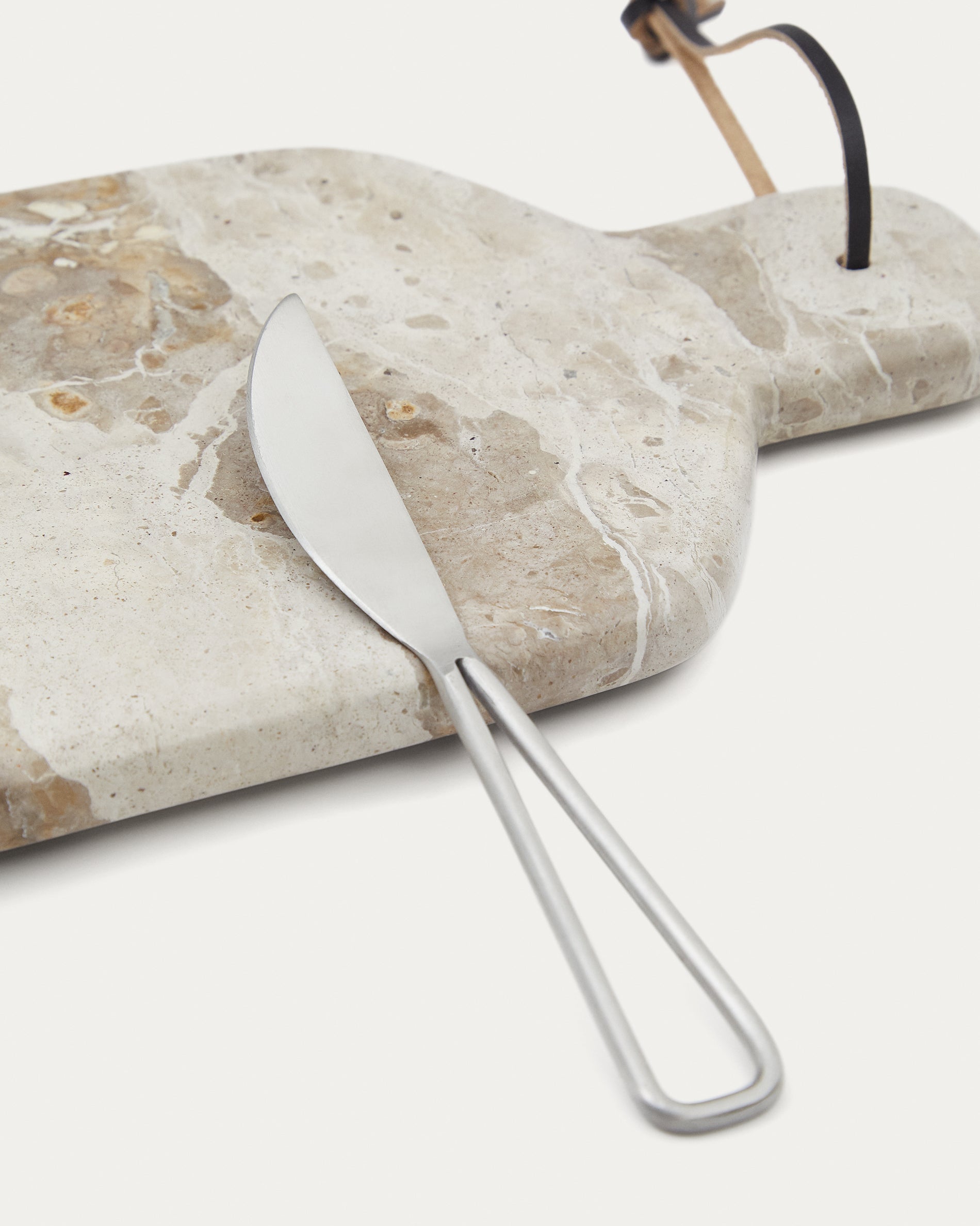 Suka small cutting board and beige marble knife set - Detail