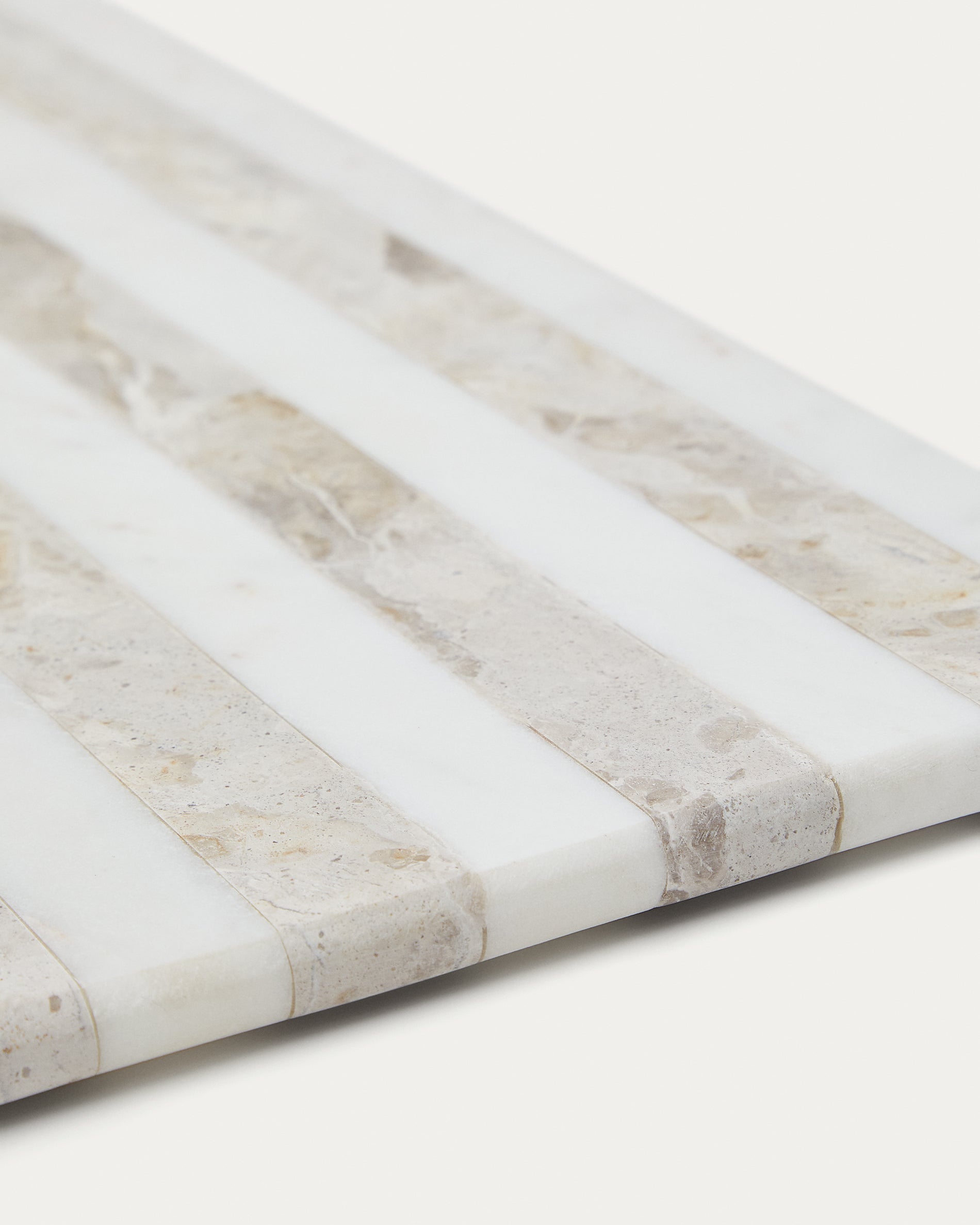 Sylara nagyméretű tálalódeszka szürke és fehér márványból