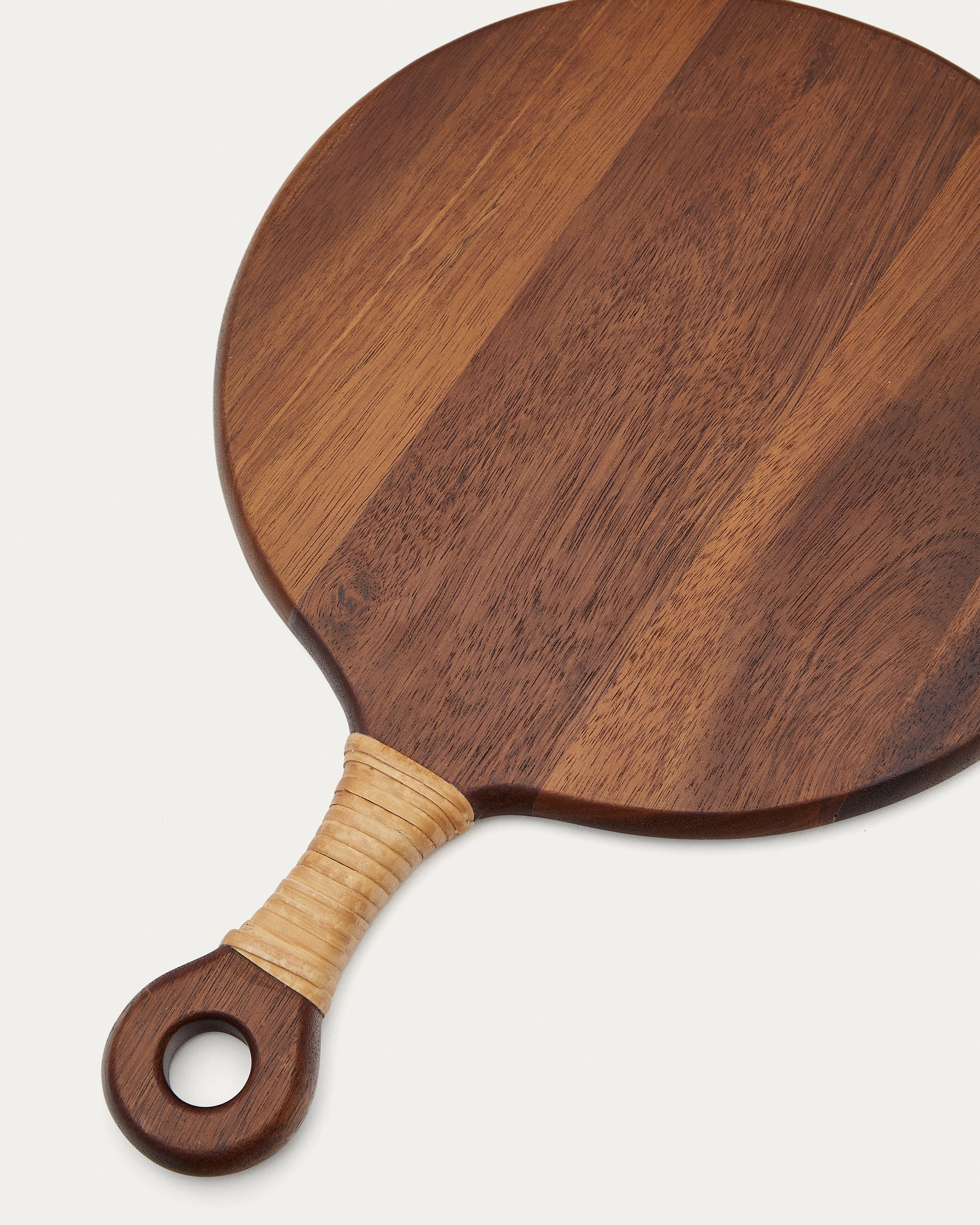 Sardis small round serving board FSC 100% acacia wood and rattan - Detail