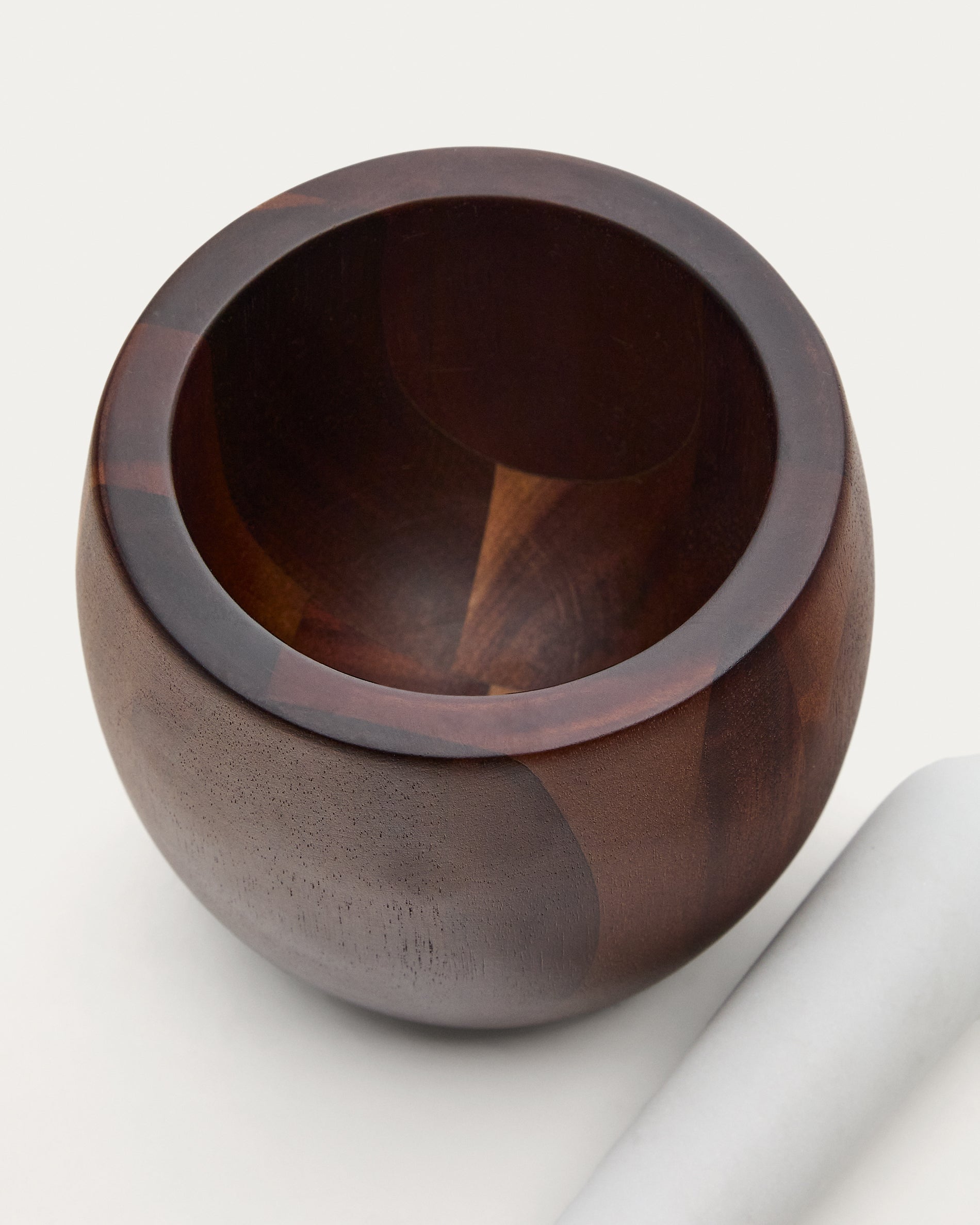 Tori mortar and pestle made of acacia wood and white marble FSC 100% - Detail