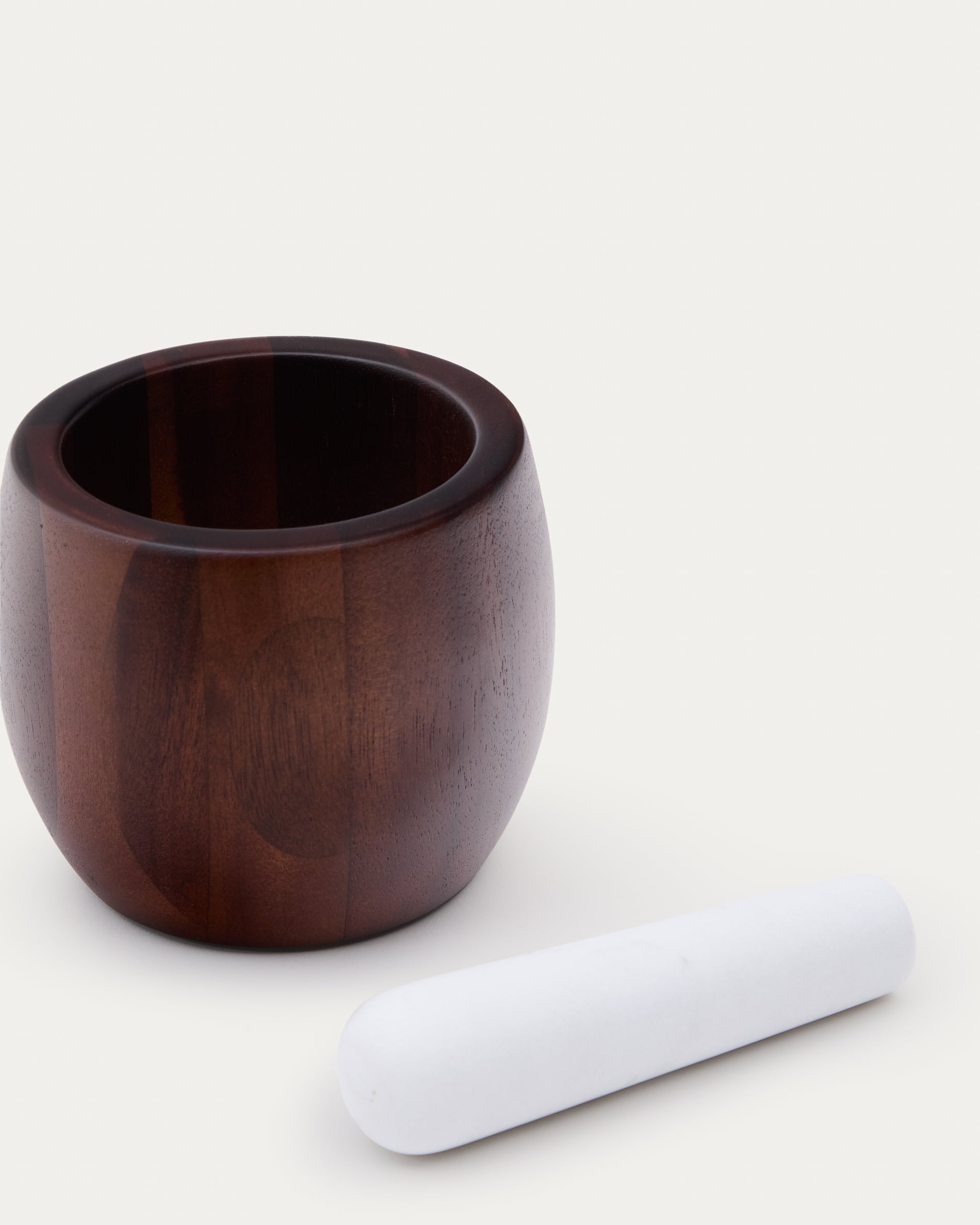 Tori mortar and pestle made of acacia wood and white marble FSC 100% - Detail