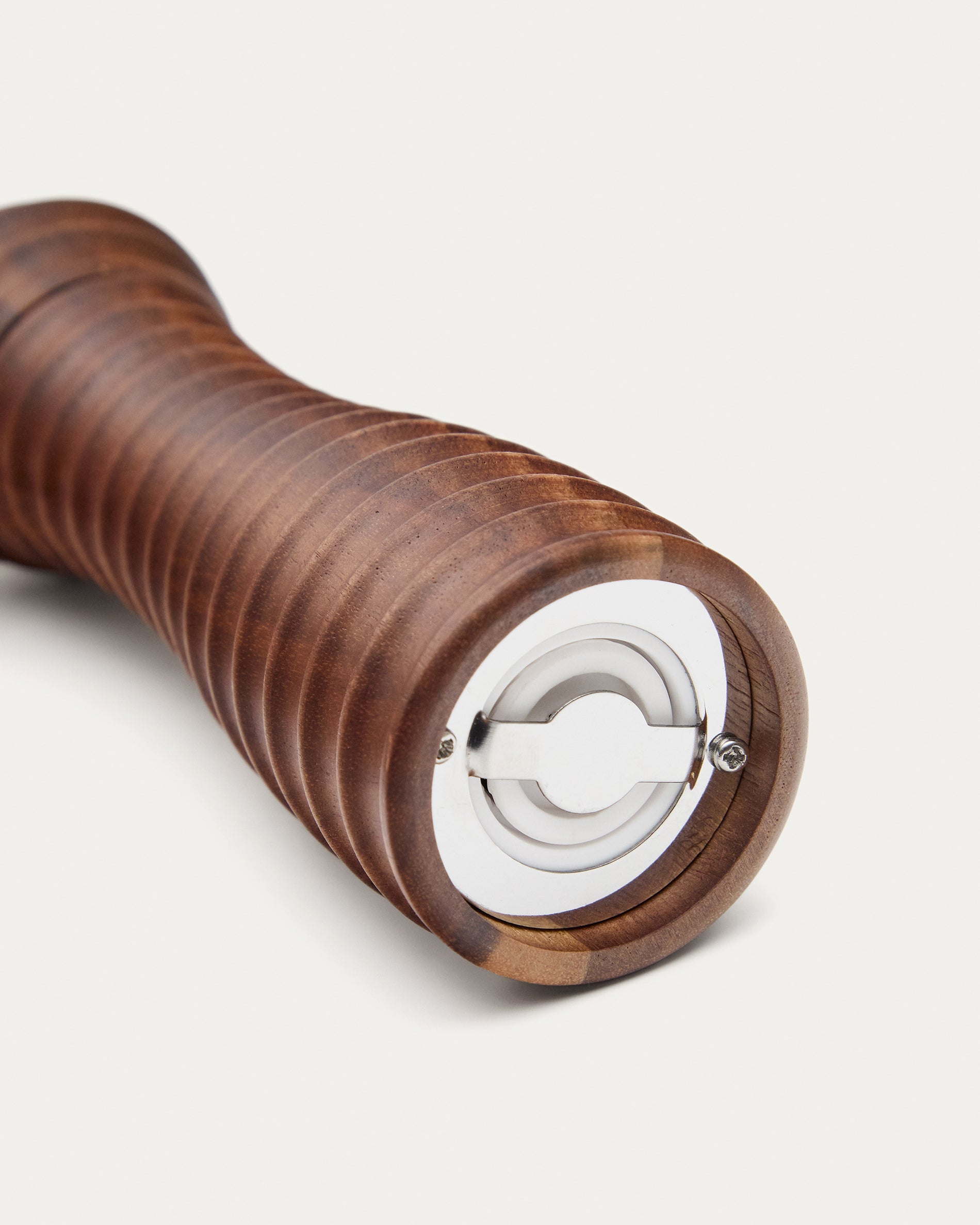 Rommu salt and pepper mill made of acacia wood, 18.9 cm FSC 100% - Detail