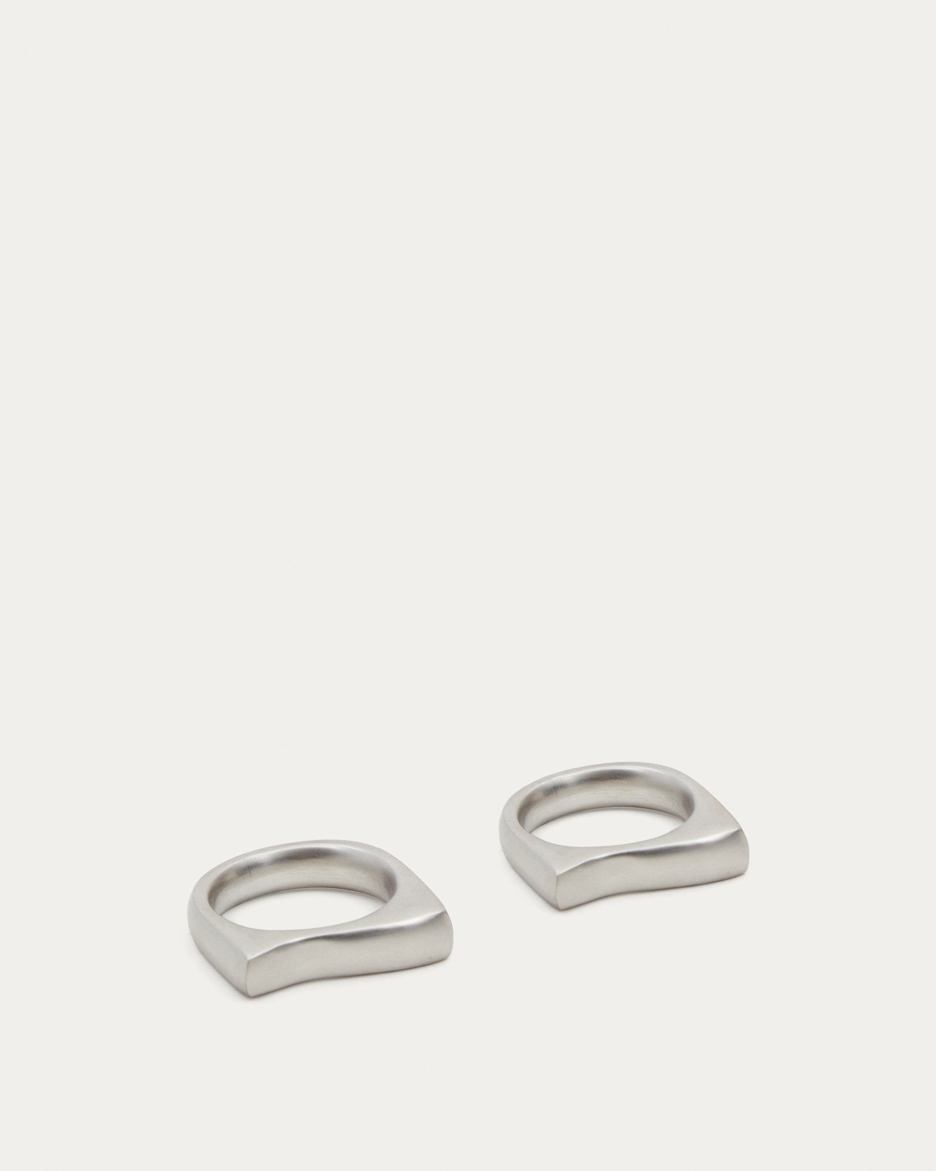 Aruc set of two semi-circular napkin rings in silver-plated stainless steel - Product View