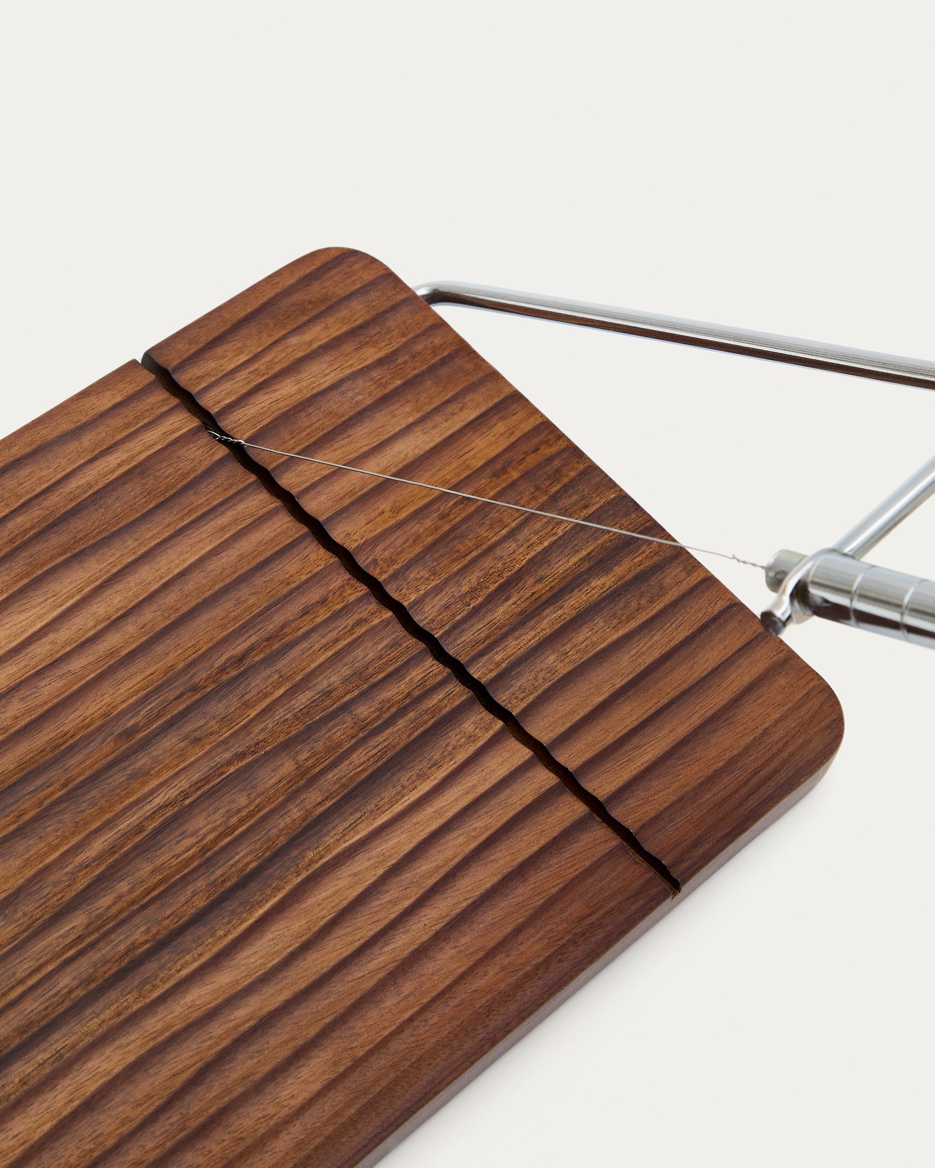 Rommu cheese cutting board made of acacia wood FSC 100% - Detail