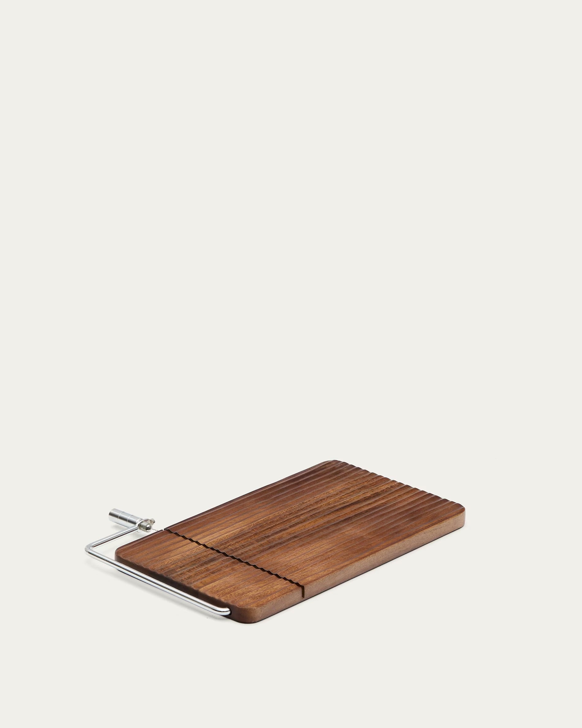 Rommu cheese cutting board, 100% FSC-certified acacia wood.