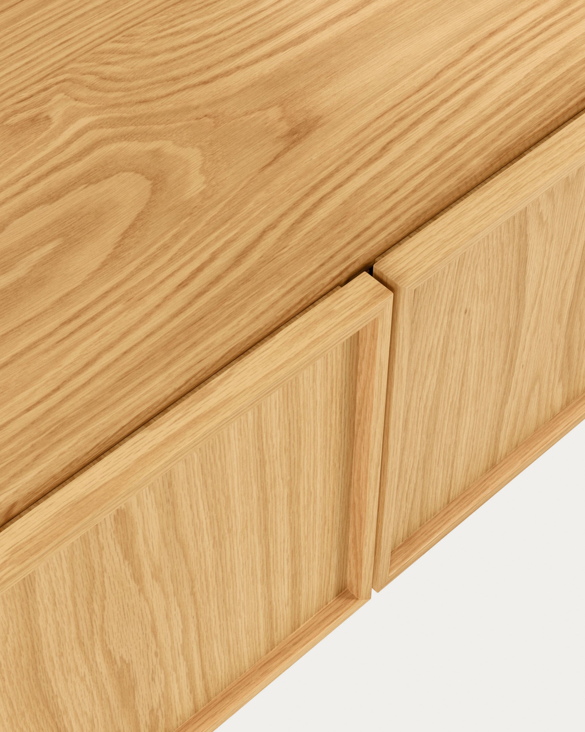 Taiana 2 door TV stand with oak veneer and steel frame in black finish, 112 x 51 cm - Detail