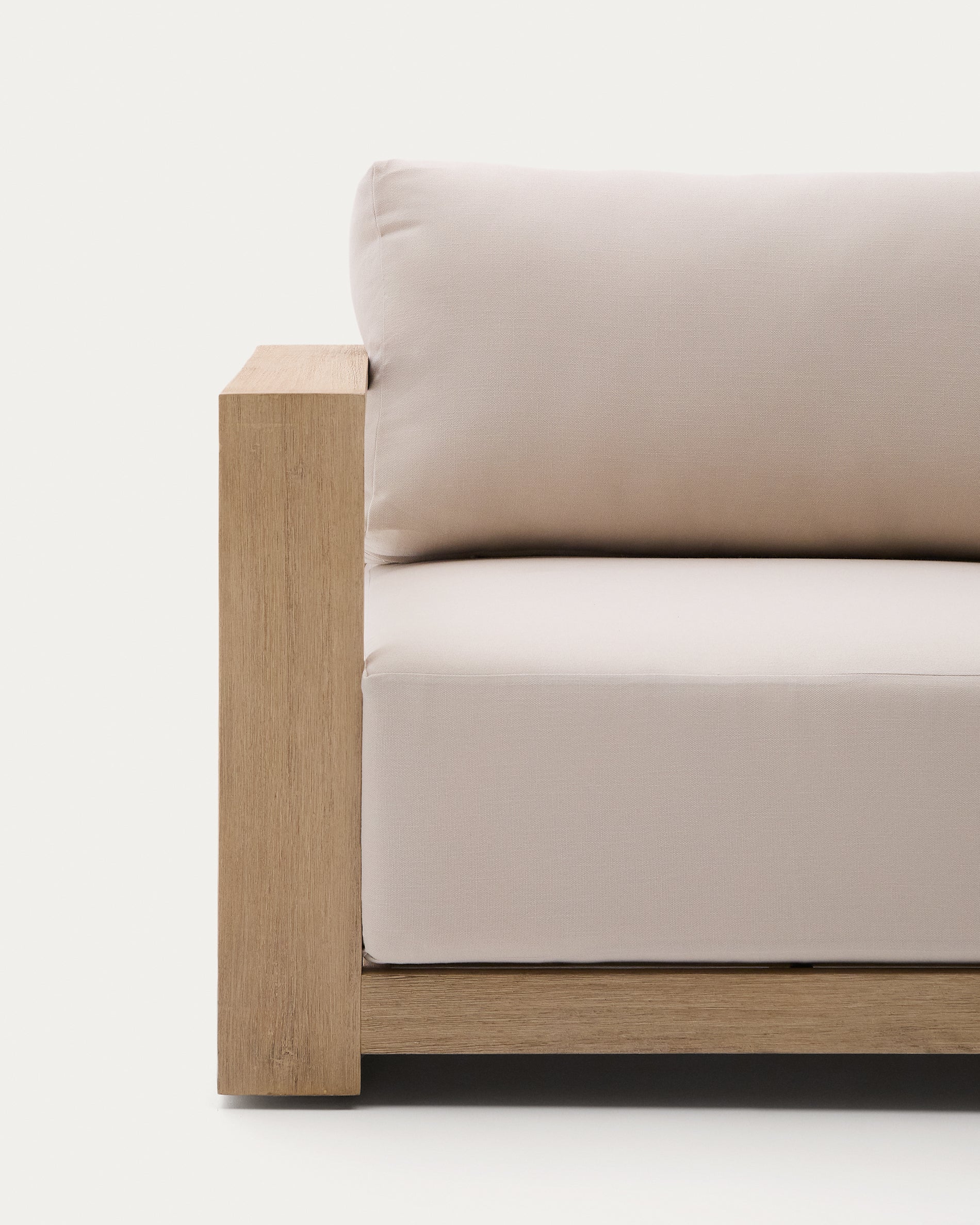 Ambra armchair in solid acacia wood with light finish FSC 100% - Detail