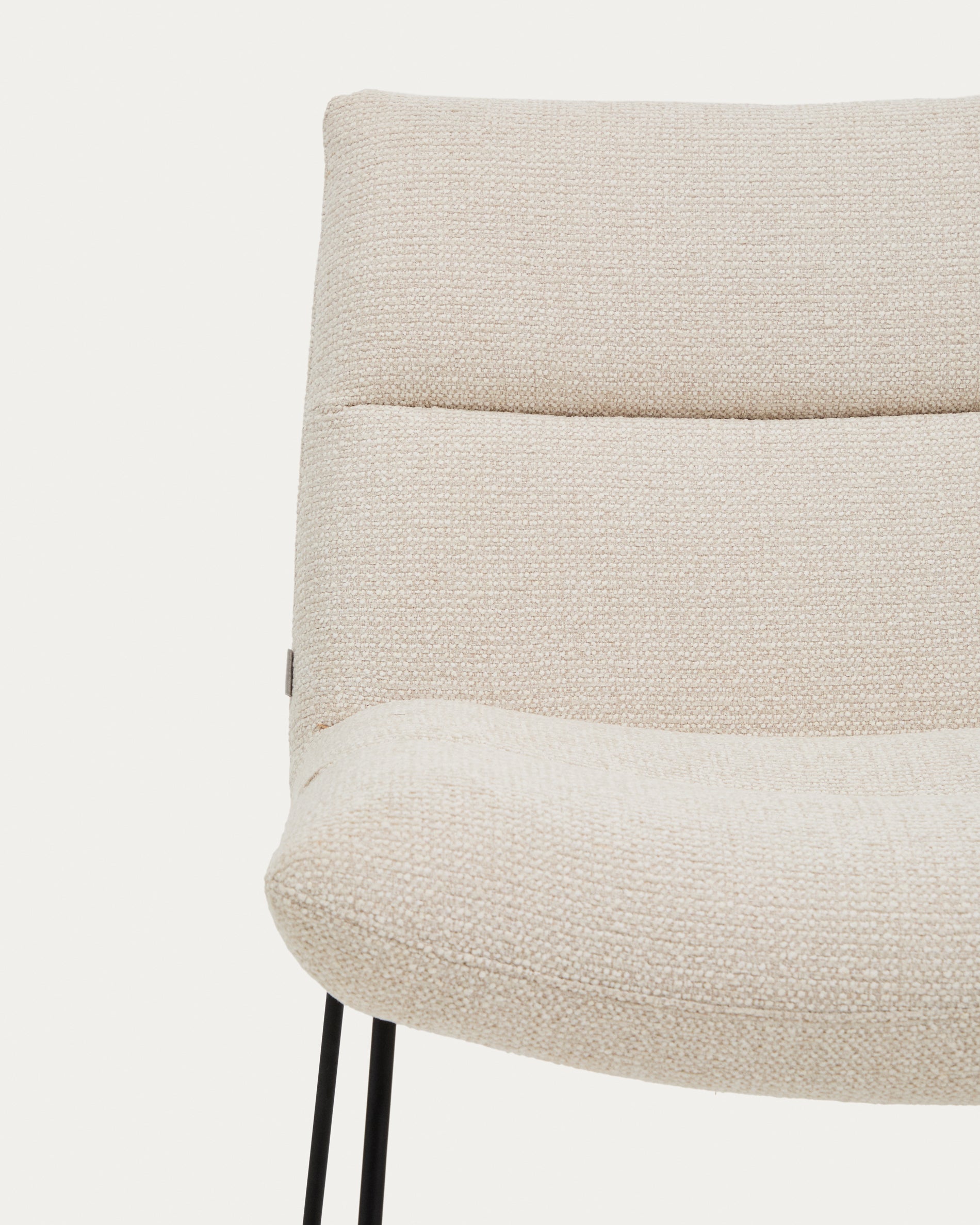 Asen beige chenille armchair with black steel legs FSC 100% - Detail