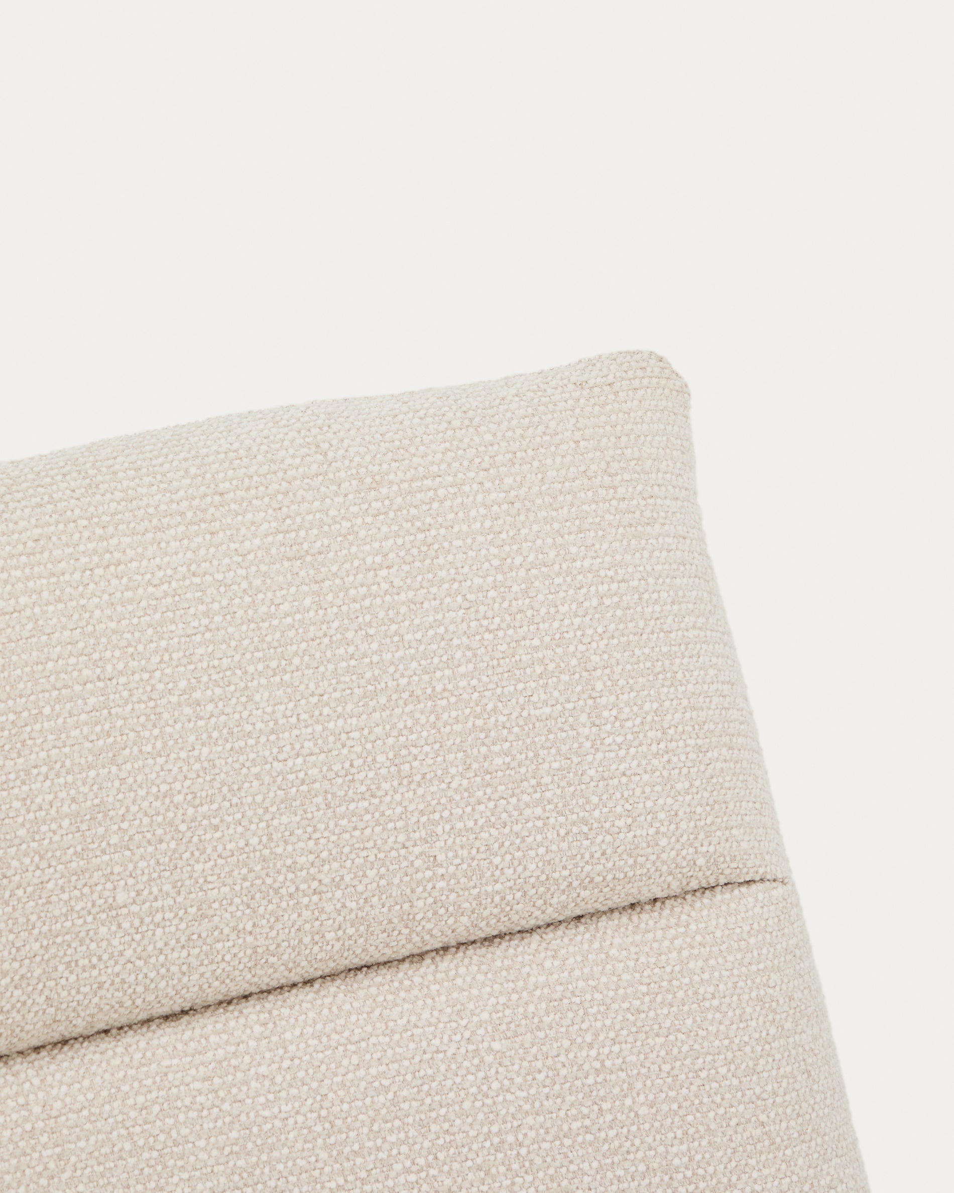 Asen beige chenille armchair with black steel legs FSC 100% - Detail