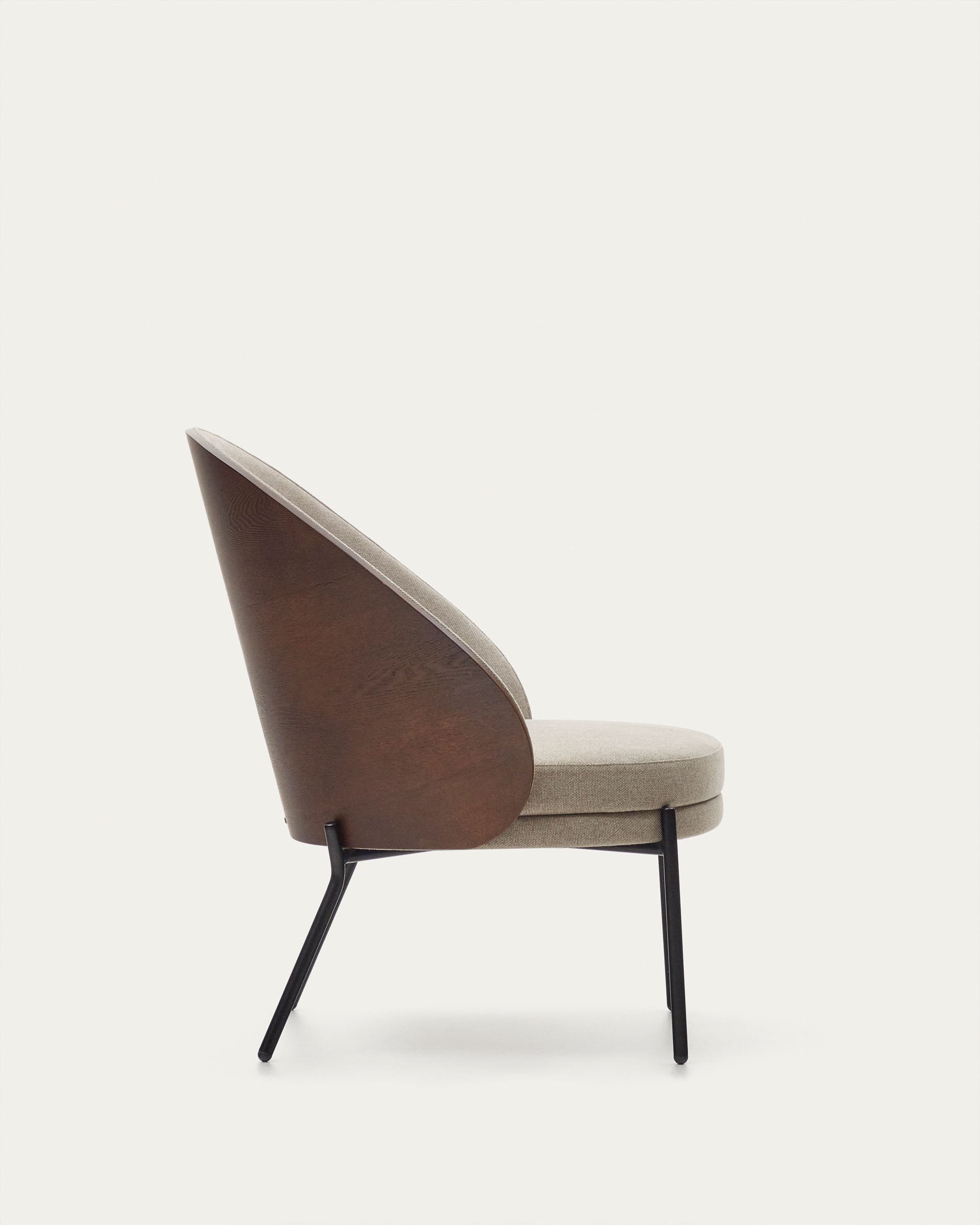 Eamy light brown armchair in an ash wood veneer with a walnut finish and black metal - Product View