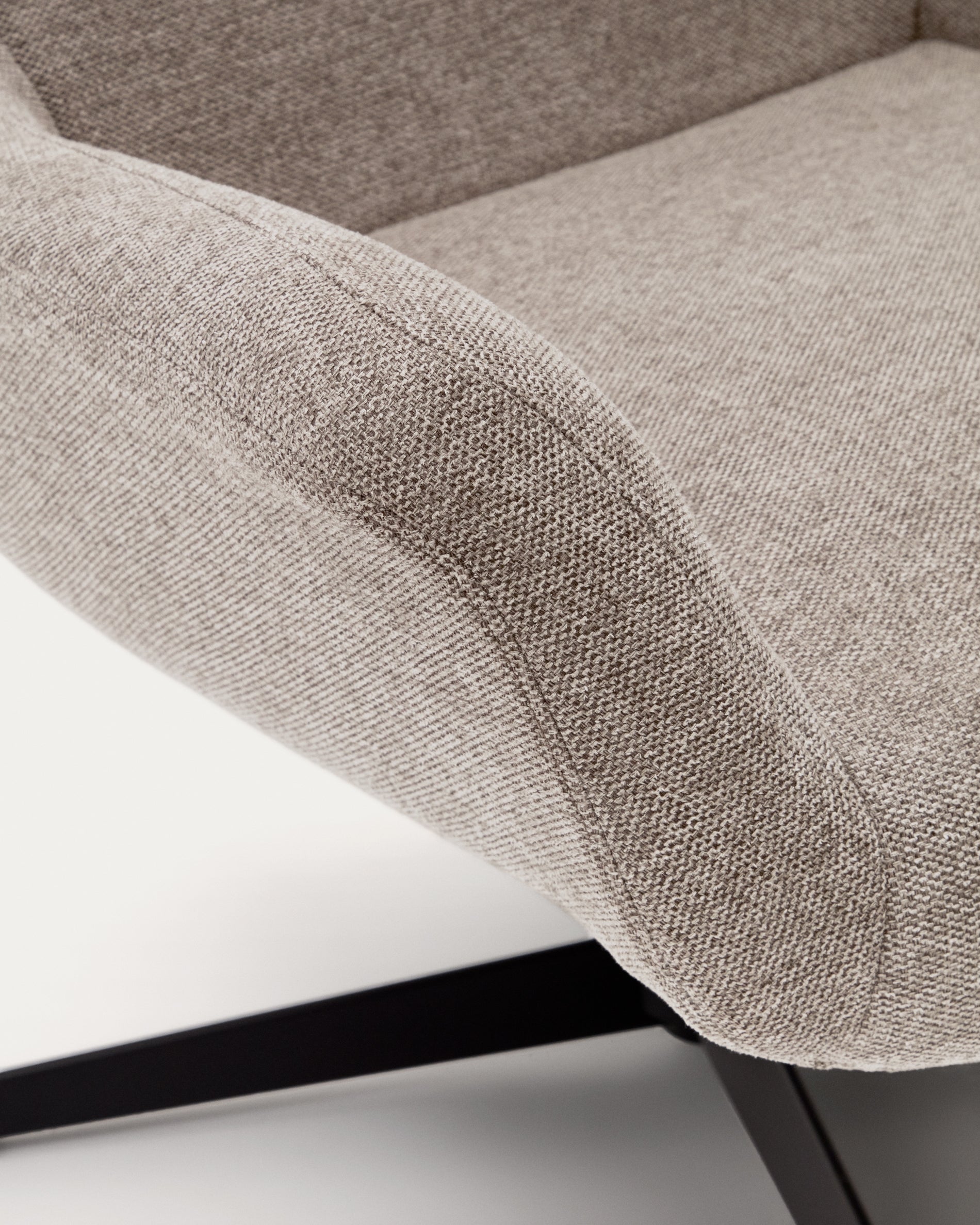 Zalina swivel armchair in beige chenille and steel with black finish FSC 100% - Detail