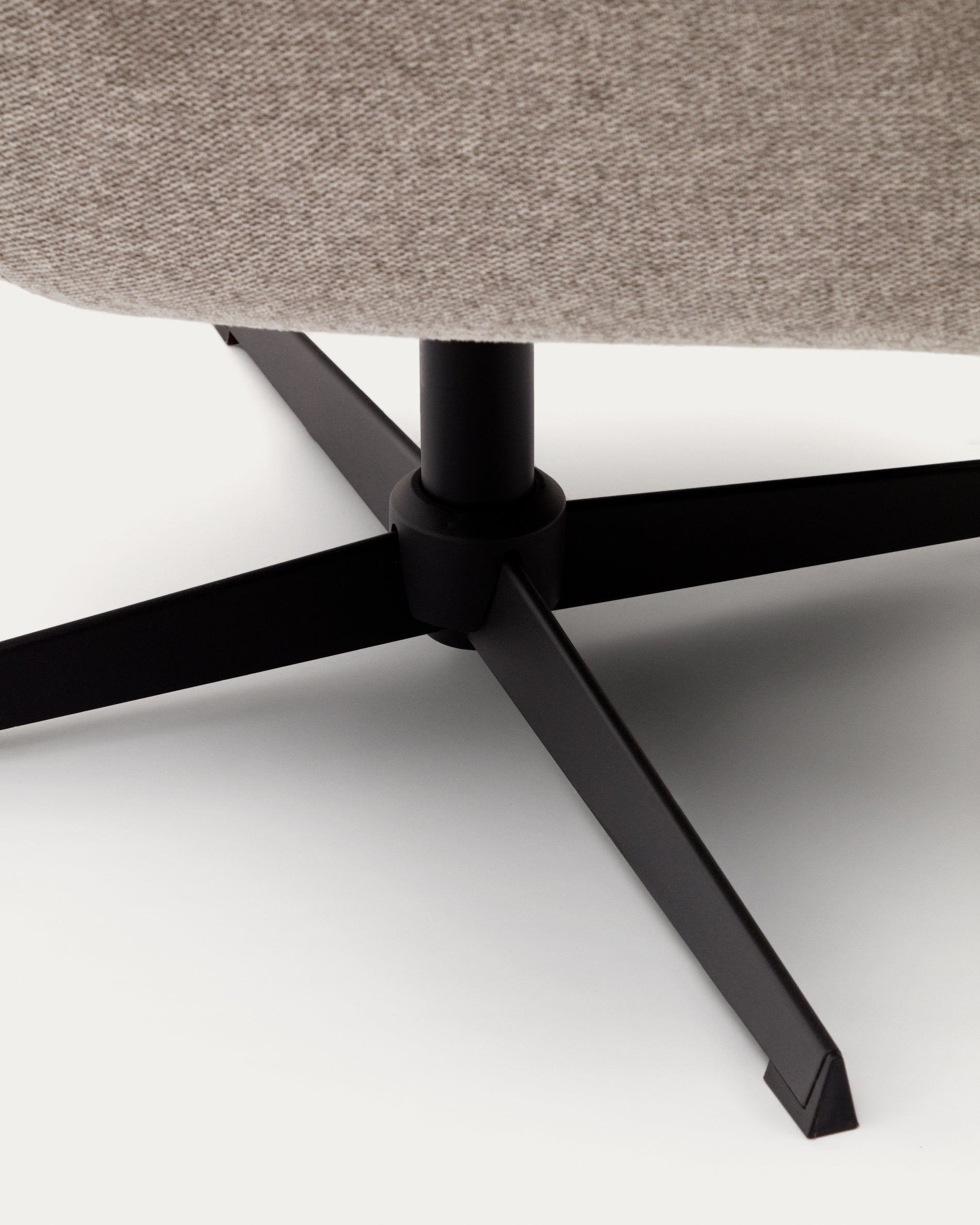 Zalina swivel armchair in beige chenille and steel with black finish FSC 100% - Detail