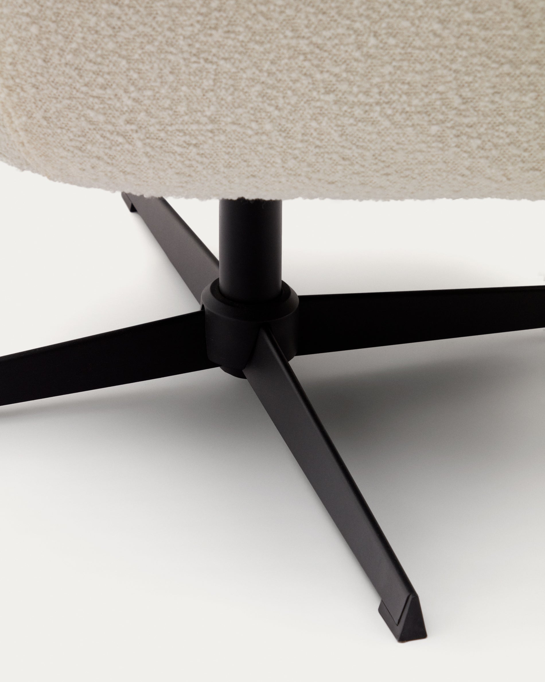 Zalina swivel armchair in white bouclé and steel with black finish FSC 100% - Detail