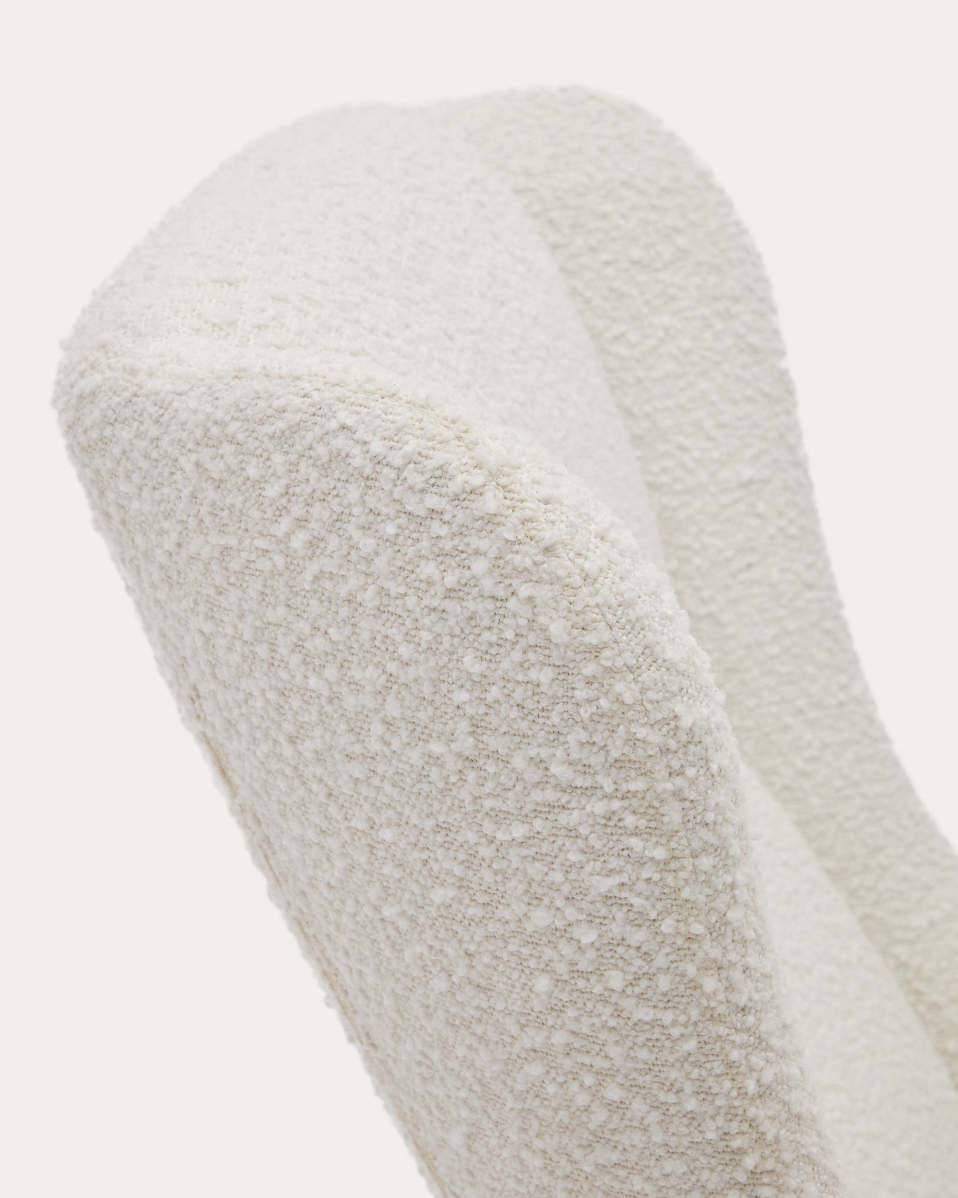 Maustin rocking chair in white bouclé with a black steel structure and beech wood - Detail