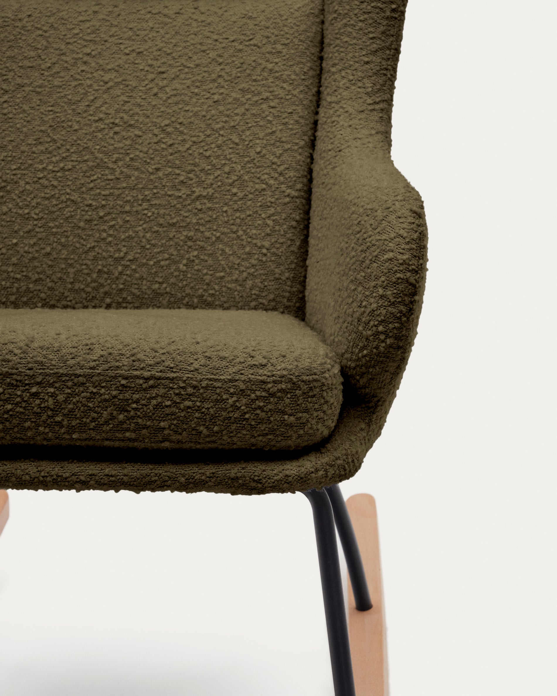 Maustin rocking chair in green bouclé with a dark green steel structure and beech wood - Detail