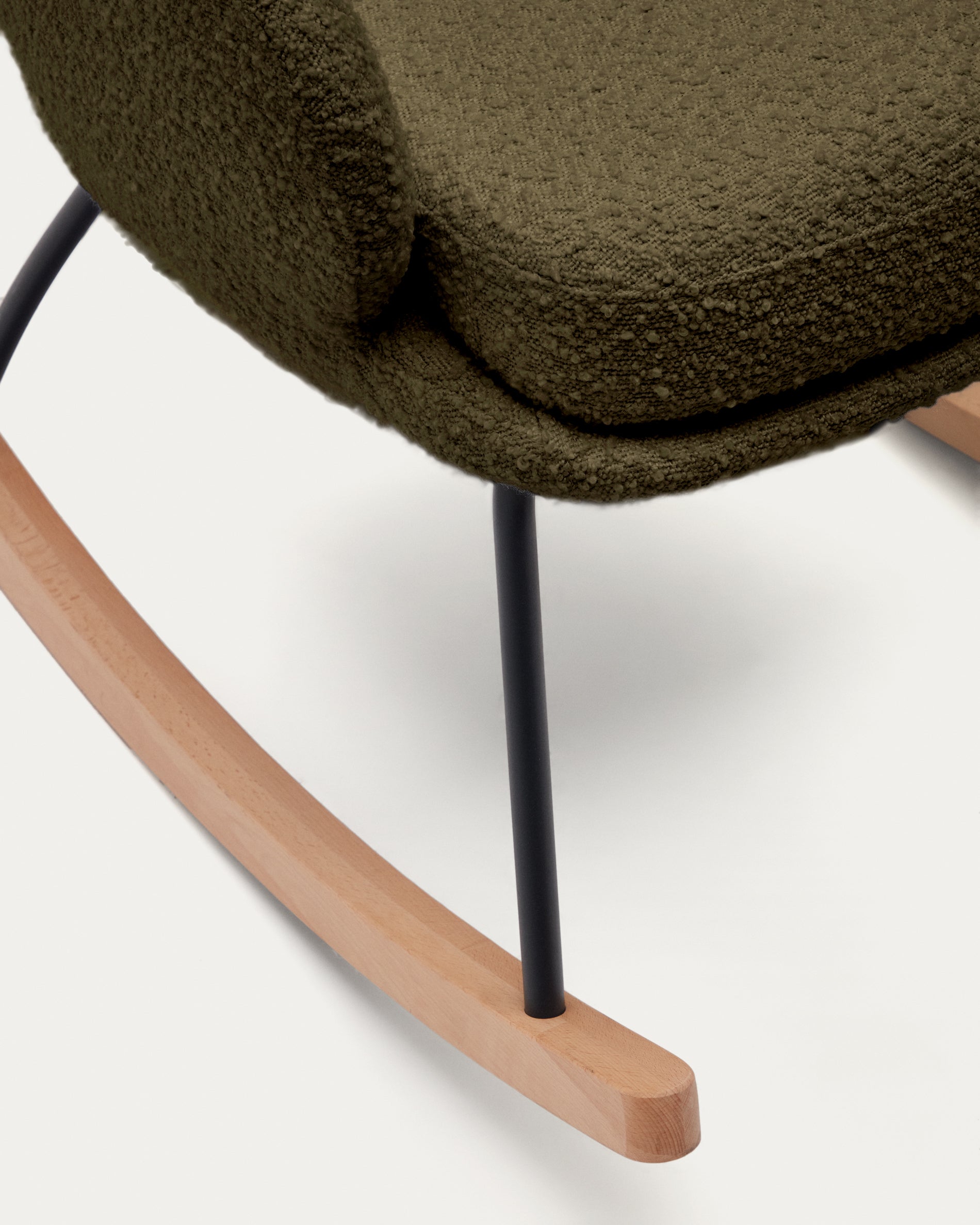 Maustin rocking chair in green bouclé with a dark green steel structure and beech wood - Detail