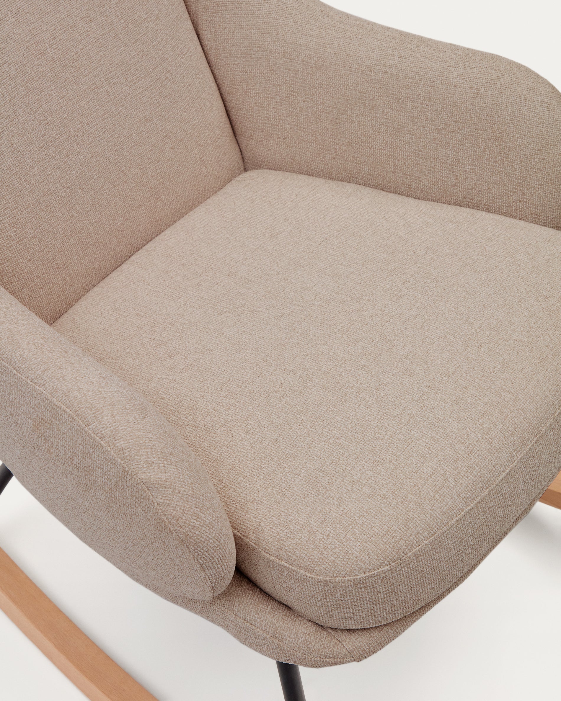 Maustin rocking chair in beige chenille with a black steel structure and beech wood - Detail