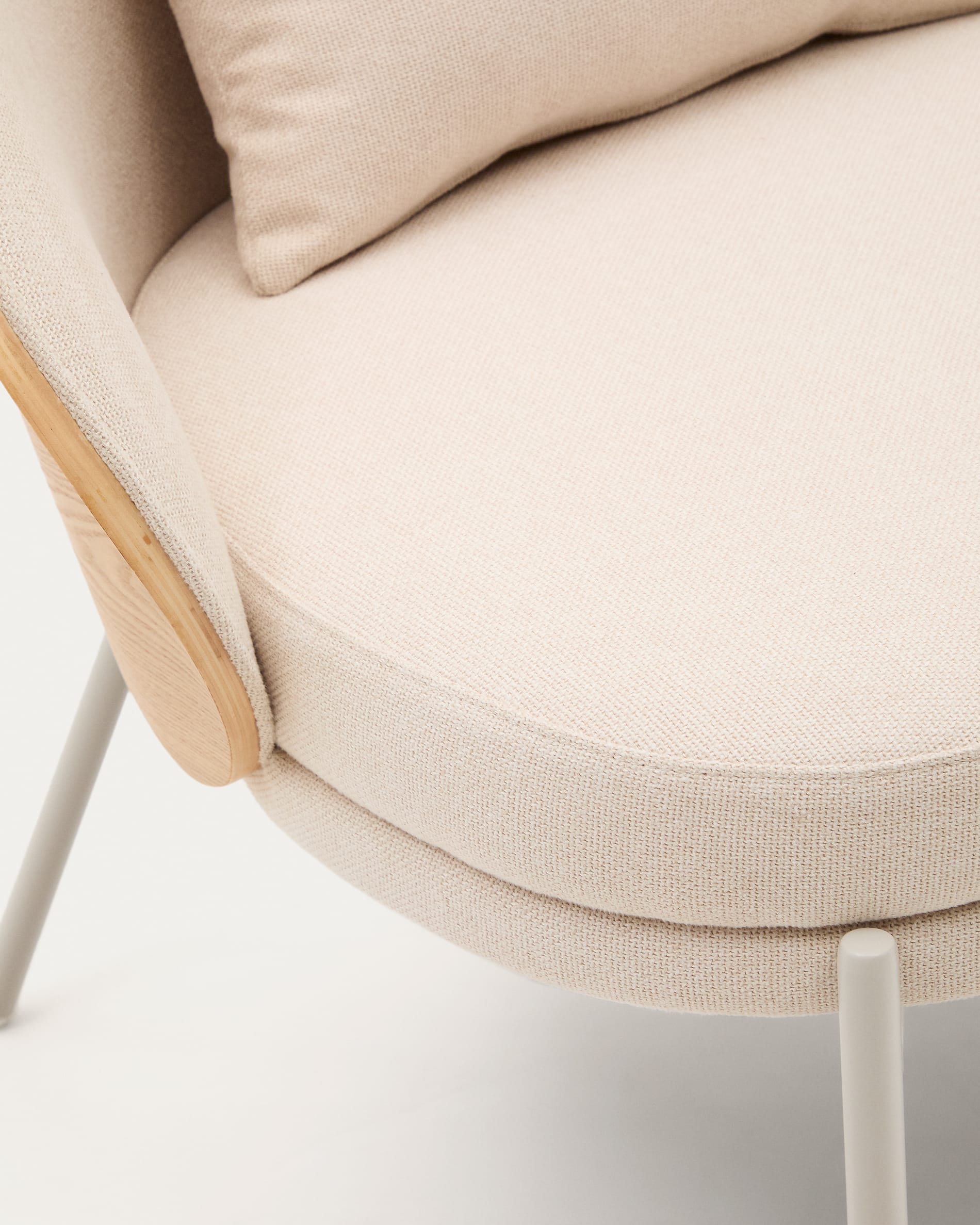 Eamy armchair in beige chenille with natural finish ash veneer and beige metal