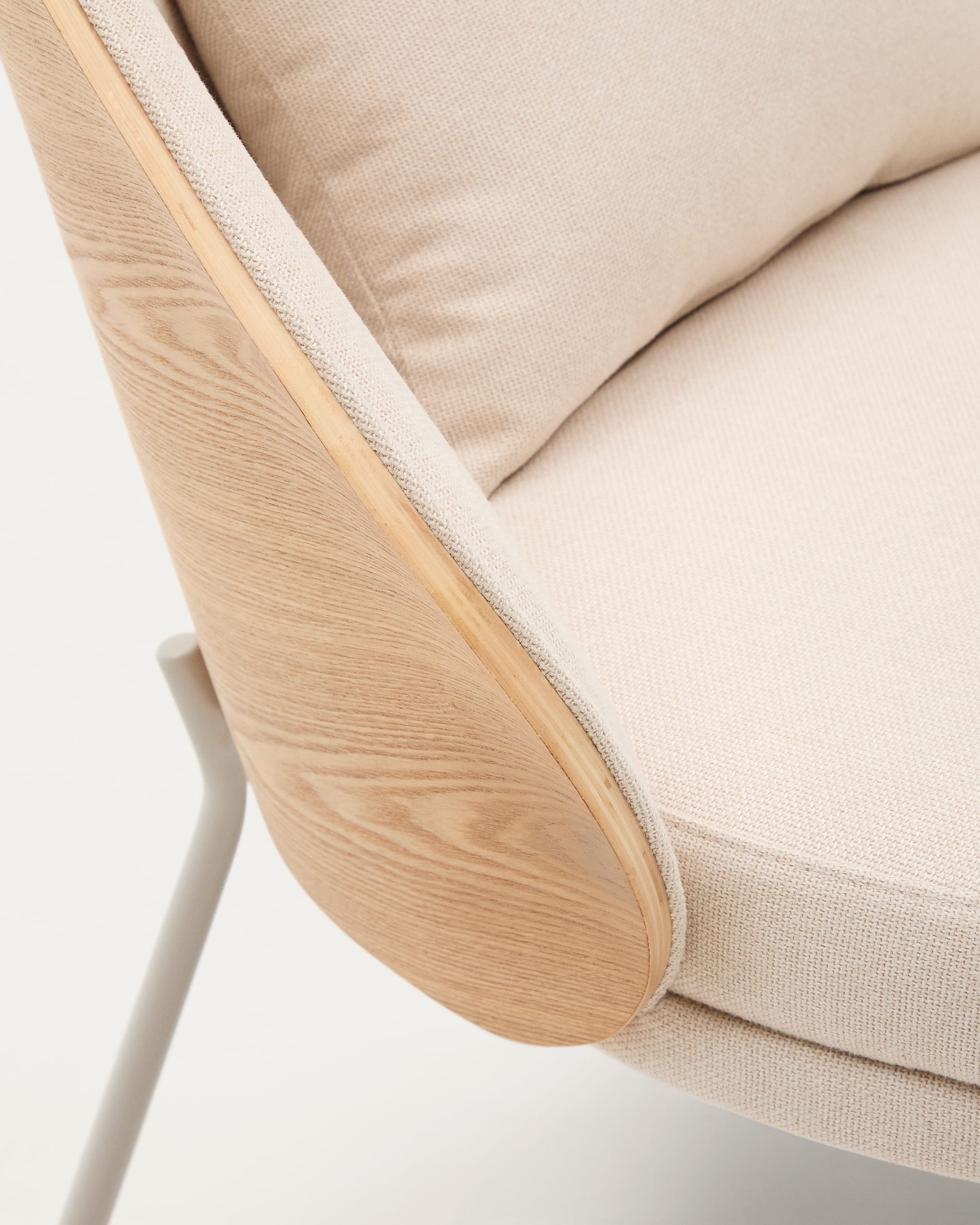 Eamy armchair in beige chenille with natural finish ash veneer and beige metal