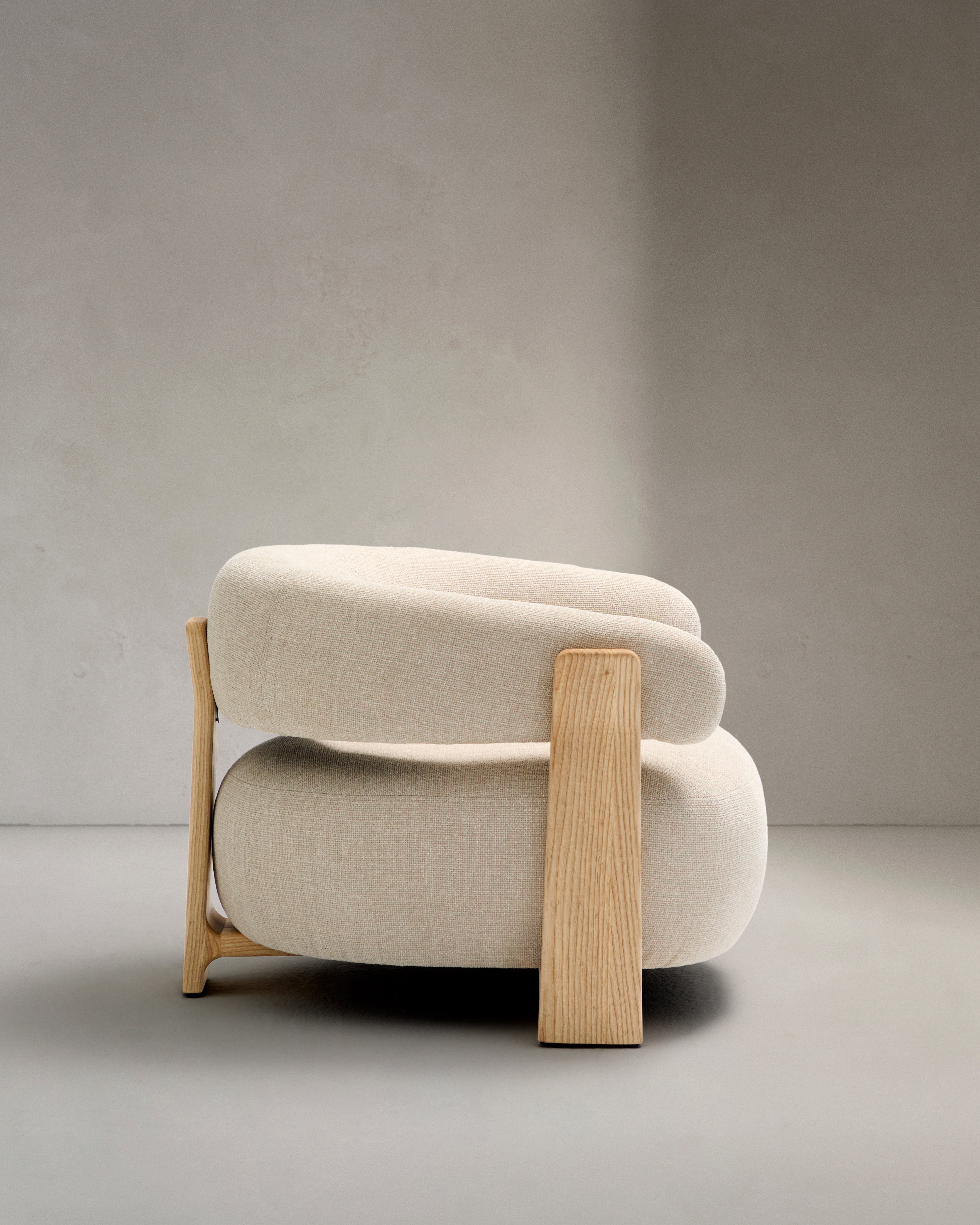 Granite beige chenille armchair with solid ash wood legs with natural finish, FSC 100%