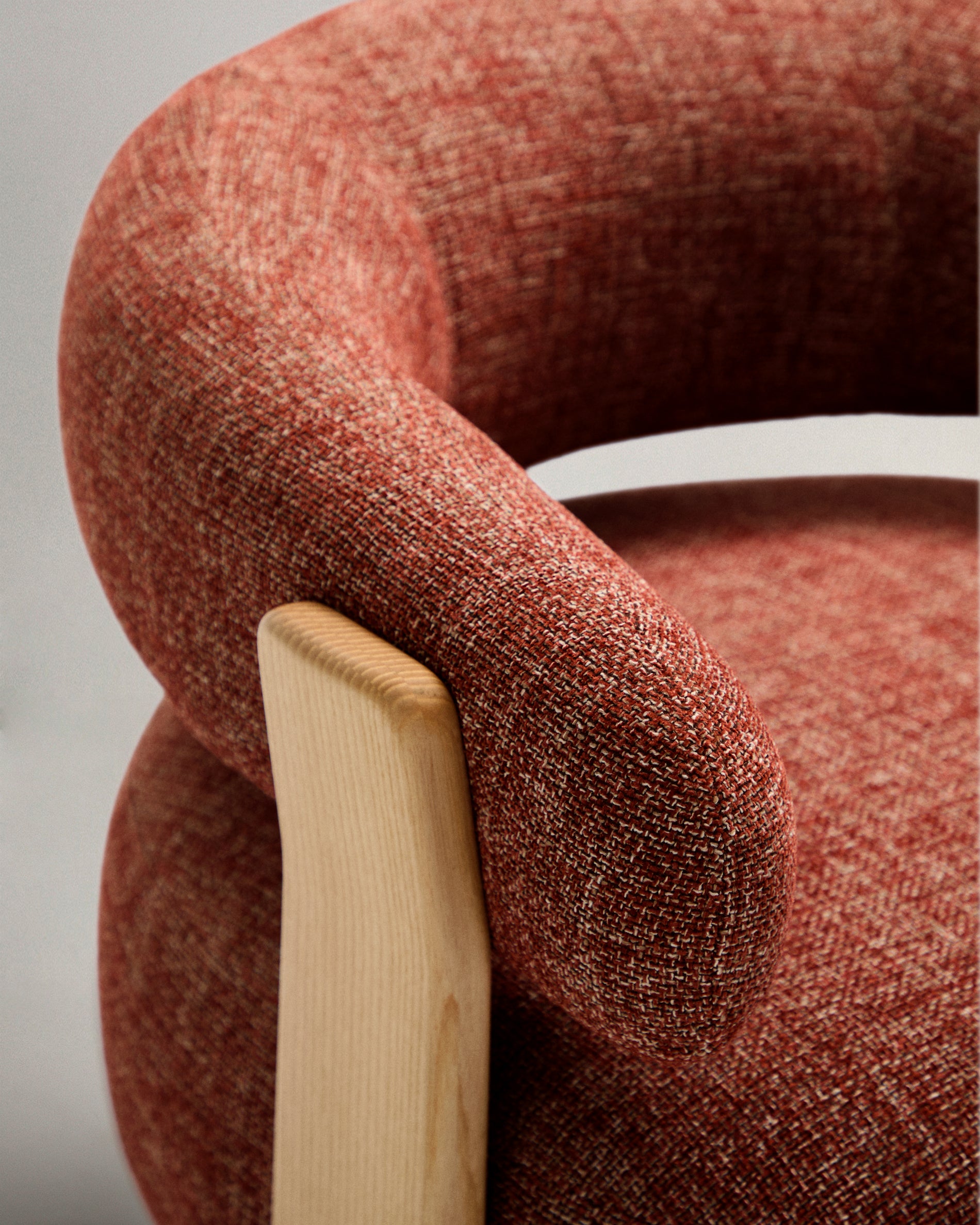 Granite fire-retardant armchair in terracotta chenille and solid ash wood with natural-coloured finish FSC 100% - Detail