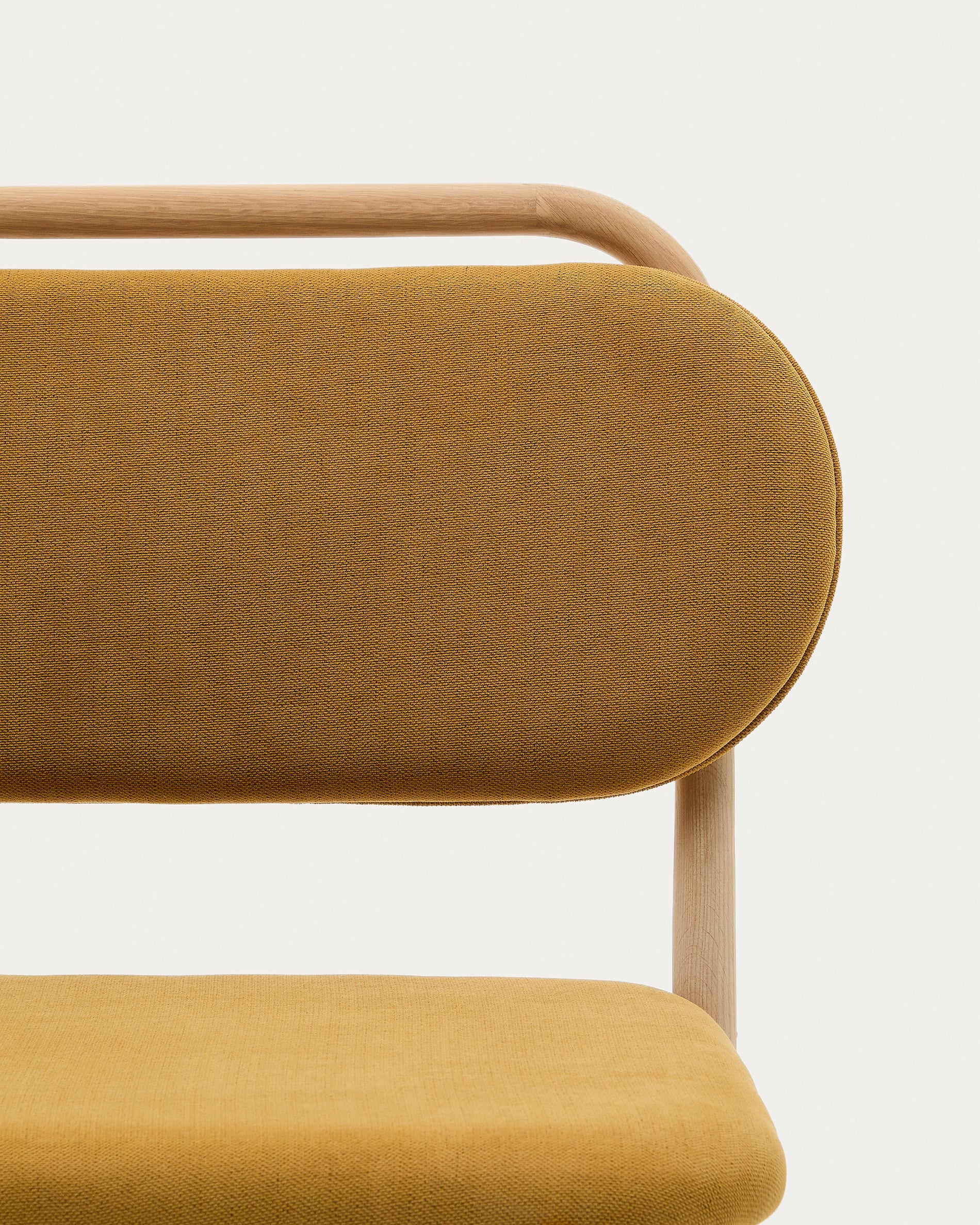 Helda armchair in mustard-coloured chenille and FSC Mix Credit solid oak wood - Detail