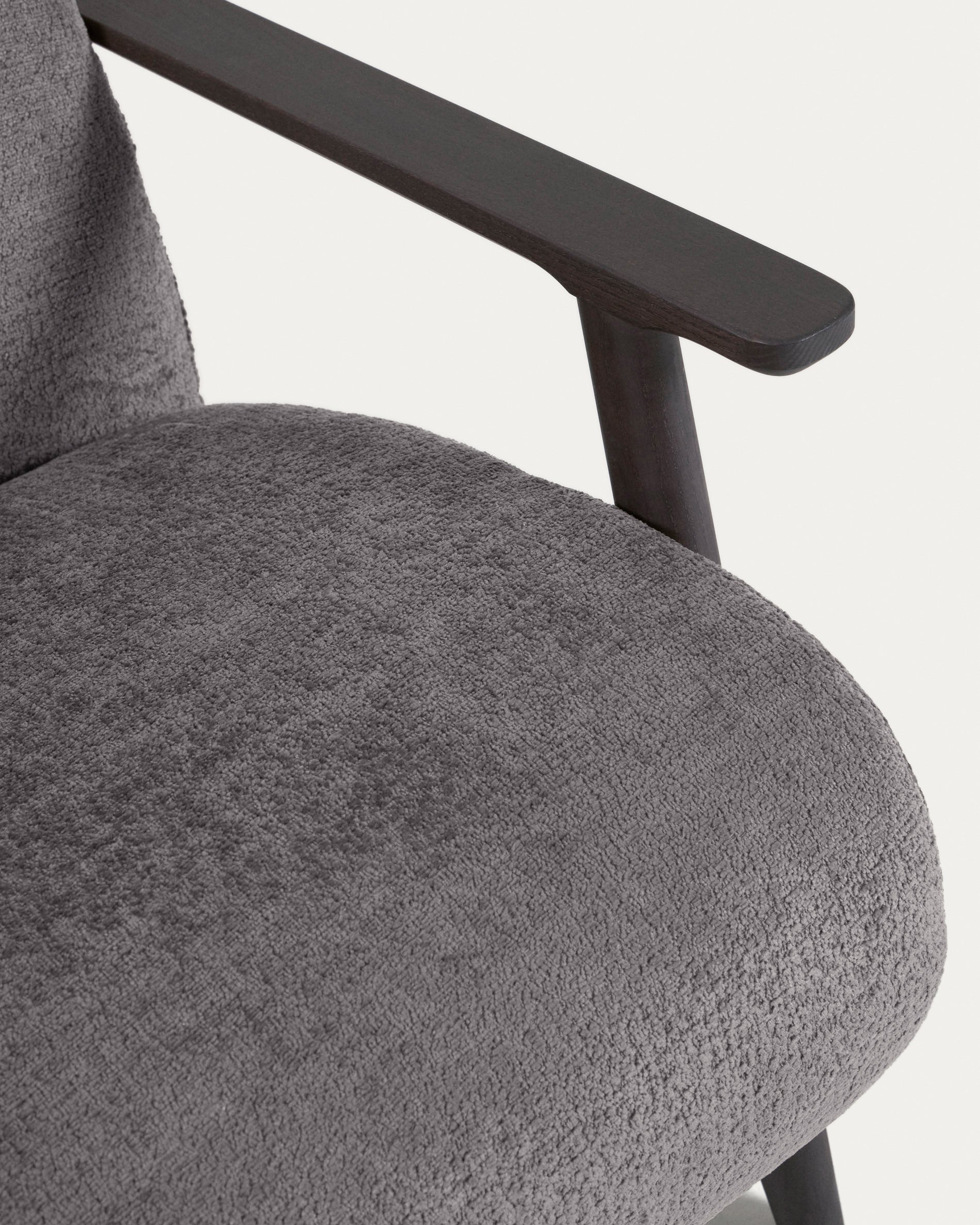 Meghan armchair in grey chenille and wood with wenge finish - Detail